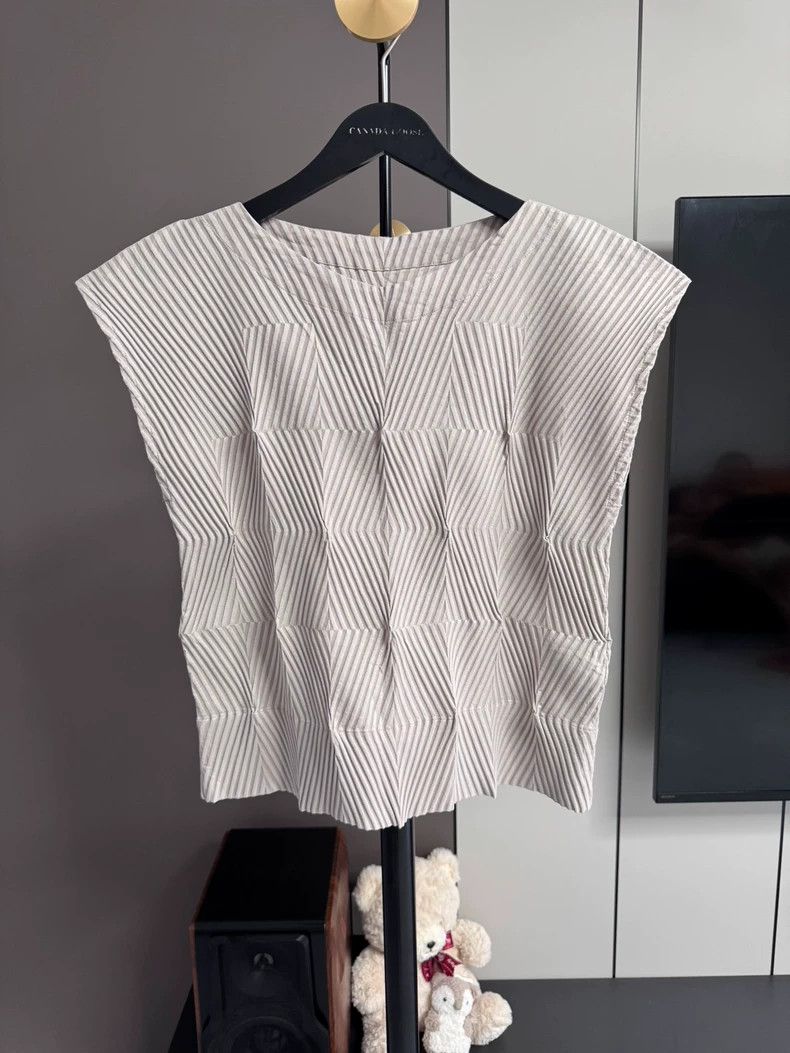 Issey Miyake Issey Miyake size:1 Beige origami flower bud short-sleeved Size XS / US 0-2 / IT 36-38 - 1 Thumbnail