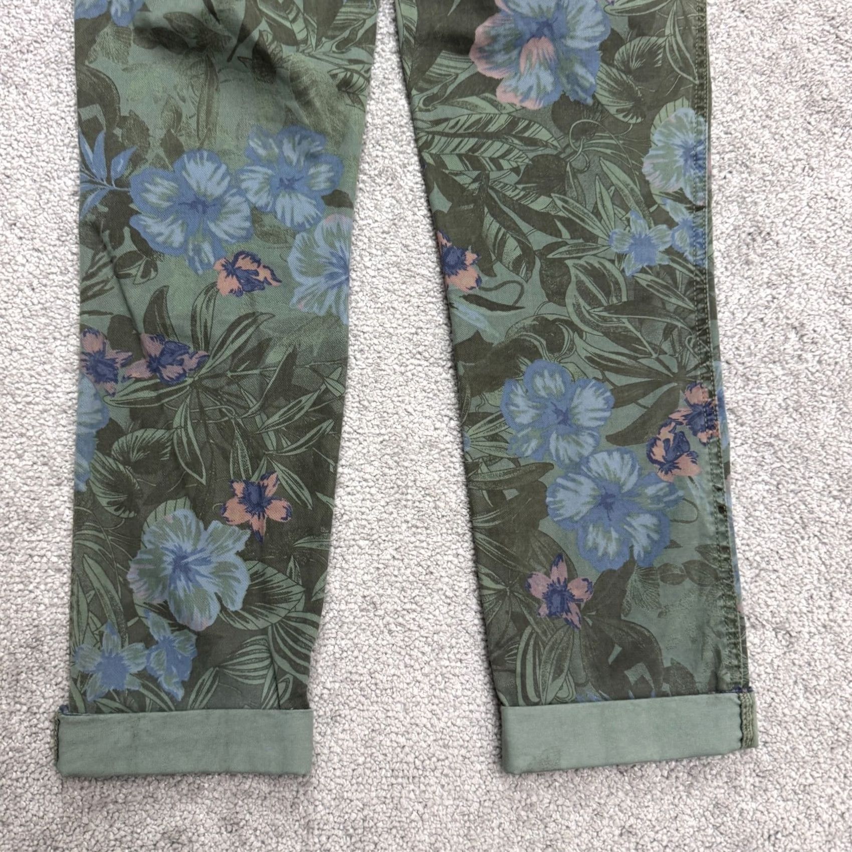 Gap Gap Female Chino Floral Print Cropped Pants Womens 00 Green Cotton Mid Rise Slit? (adjusted) Size 24" / US 00 / IT 34 - 3 Thumbnail