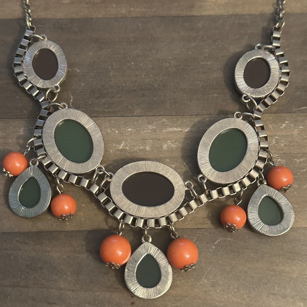 Other Gold tone olive, brown and orange statement necklace Size ONE SIZE - 5 Thumbnail