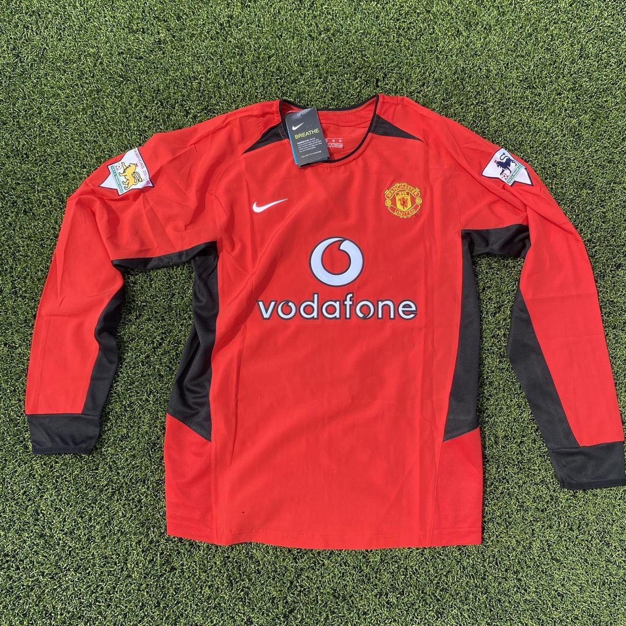 Other Manchester United Vodafone long-sleeve jersey Size US M / EU 48-50 / 2 - 1 Thumbnail