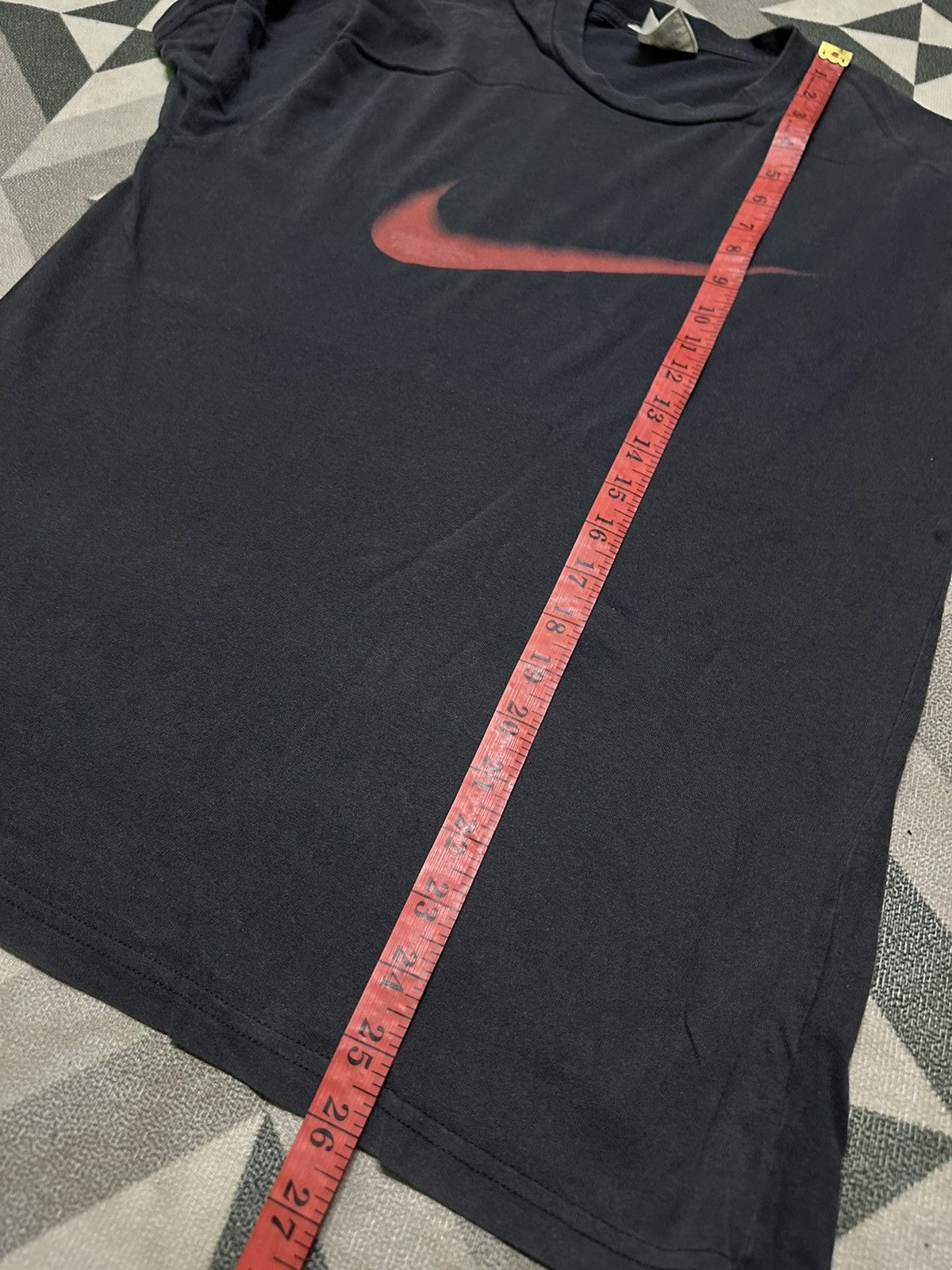 Nike Vintage 90s Nike swoosh black tee Size US L / EU 52-54 / 3 - 7 Thumbnail