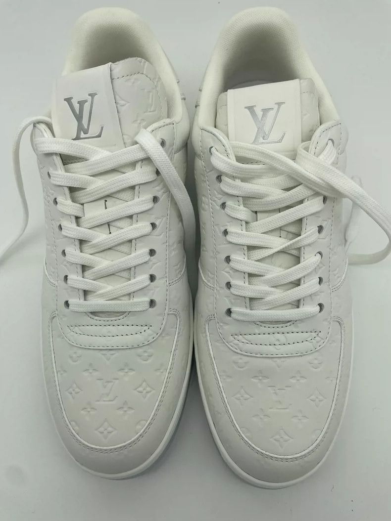 Louis Vuitton Louis Vuitton Embossed printed low-top casual shoes Size US 7 / EU 40 - 6 Thumbnail