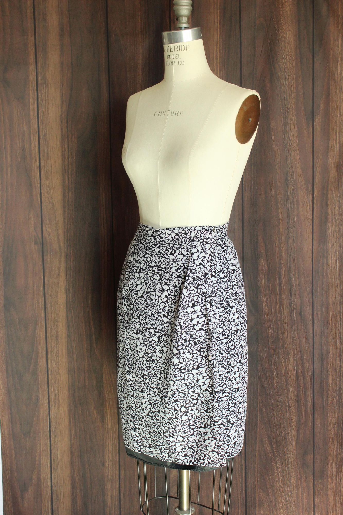 Vintage Vintage 1990s 2000s Wrap Skirt, Liz Claiborne Black and Whit Size 30" / US 8 / IT 44 - 6 Thumbnail