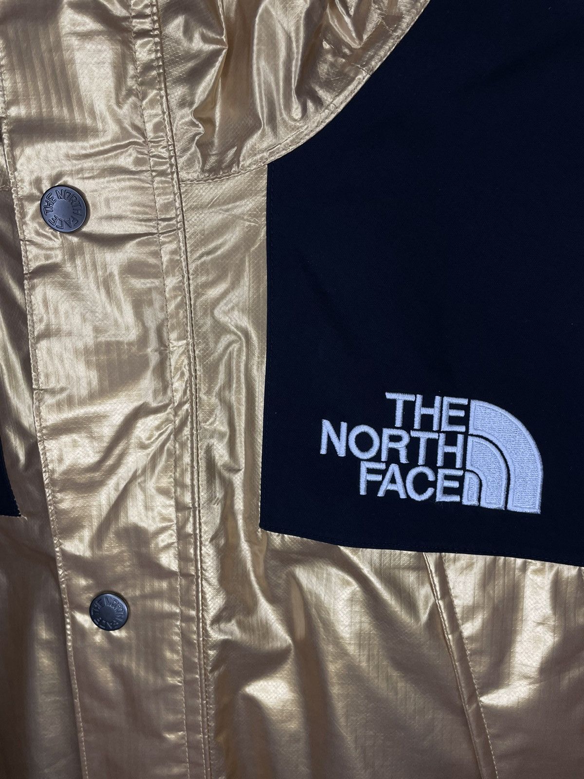 Supreme × The North Face Supreme x TNF Metallic Gold Mountain Parka Size US M / EU 48-50 / 2 - 5 Thumbnail