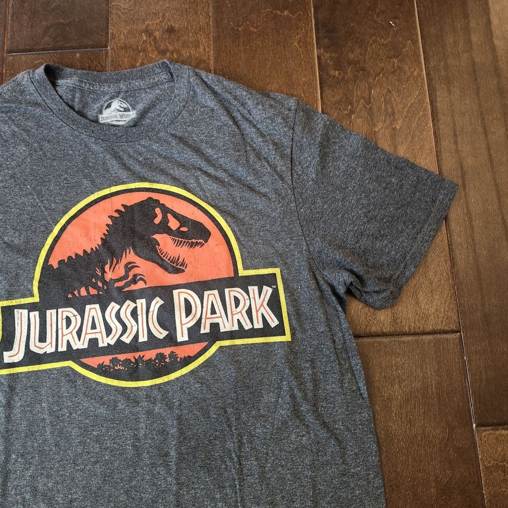 Vintage Jurassic Park Jurassic World Logo T Shirt Mens M Gray Graphic Tee Size US M / EU 48-50 / 2 - 4 Thumbnail