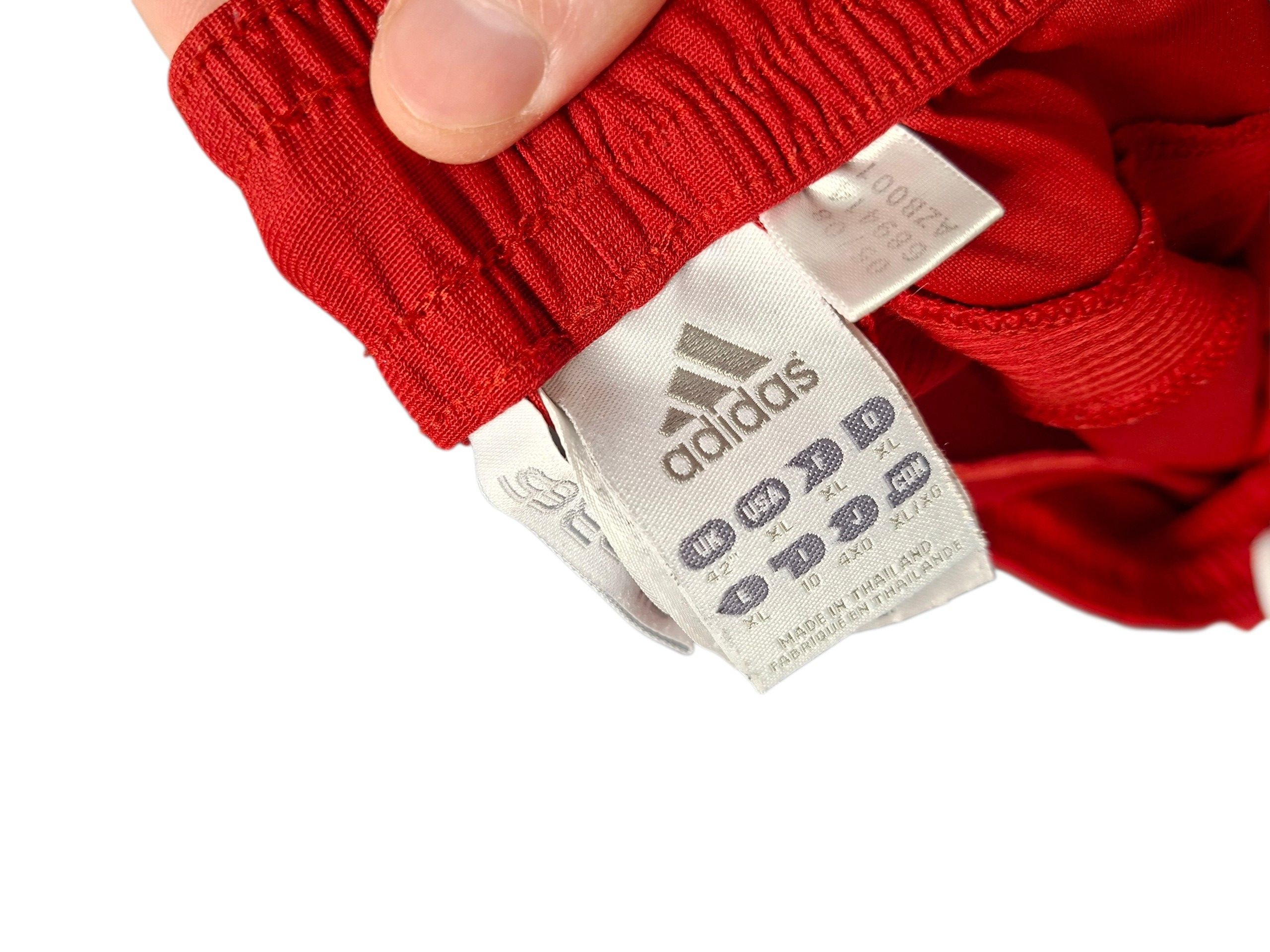 Adidas BAYERN MUNICH ADIDAS VINTAGE 2008 SOCCER SHORTS Size US 32 / EU 48 - 5 Thumbnail