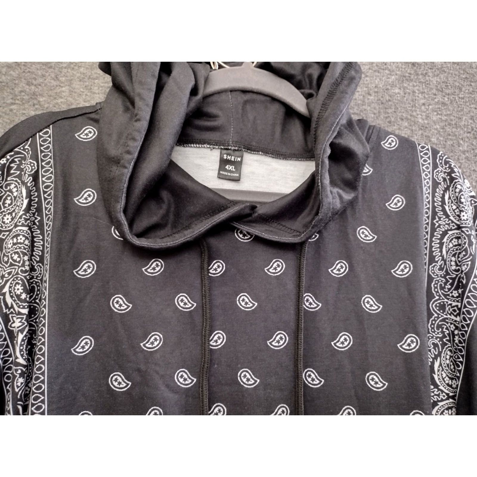 Shein SHEIN Men Plus Paisley Scarf Print Drawstring Hoodie Size 4XL Size US XXL / EU 58 / 5 - 3 Thumbnail
