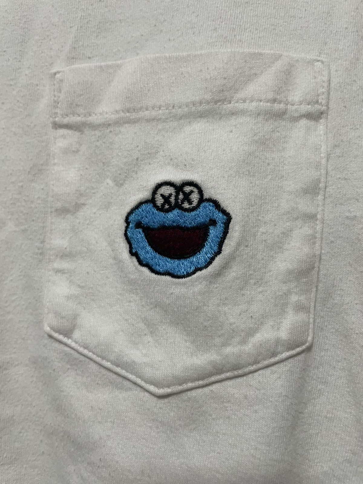 Japanese Brand Kaws x Uniqlo Sesame Street Elmo Pocket Tee White UT S Size US S / EU 44-46 / 1 - 5 Thumbnail