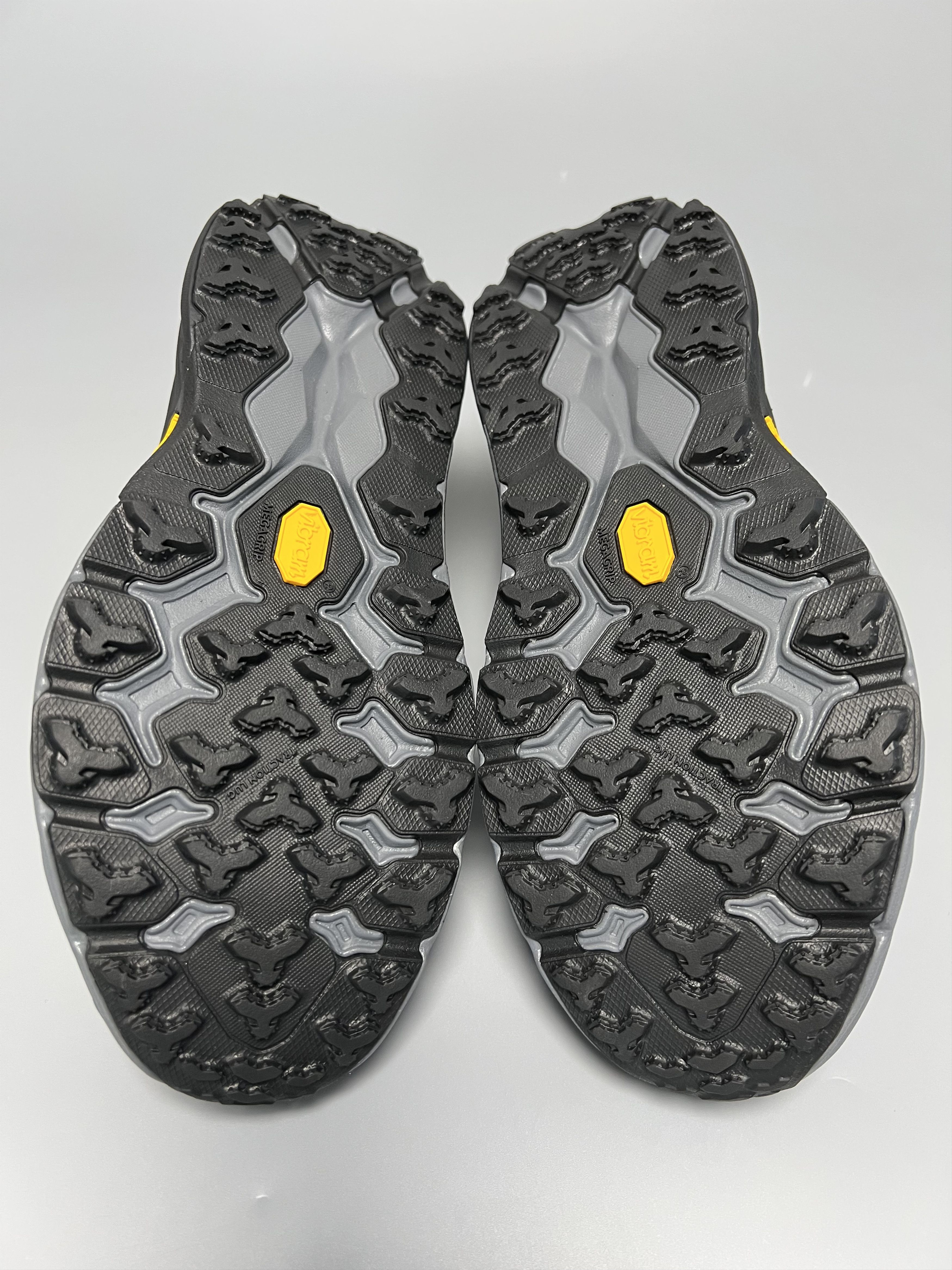 Goretex × Hoka 9B Hoka One One Speedgoat 5 GTX Trail Running Shoes Size US 9 / IT 39 - 14 Thumbnail