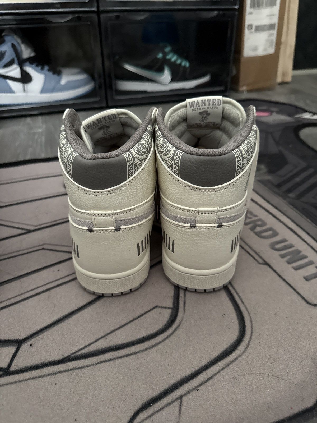 Fugazi Fugazi Jordan 1 One in the Chamber size 9. Size US 9 / EU 42 - 4 Thumbnail