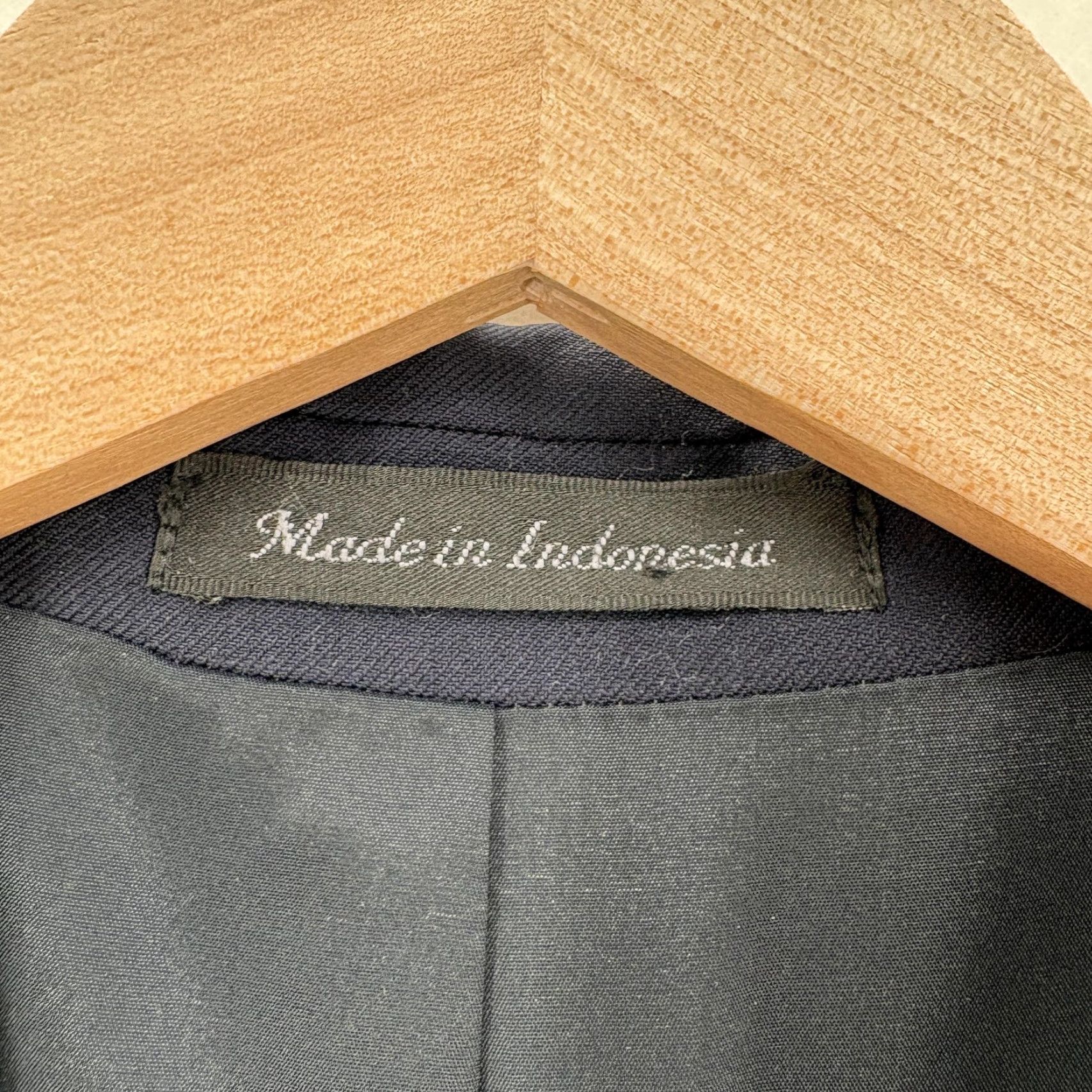 Ralph Lauren Lauren Ralph Lauren Blazer Mens 46R Navy Wool Gold Button Single-Breasted Notch 2-Piece 3-Button Inner Pockets Winter Business Formal Mens Size 46R - 4 Thumbnail