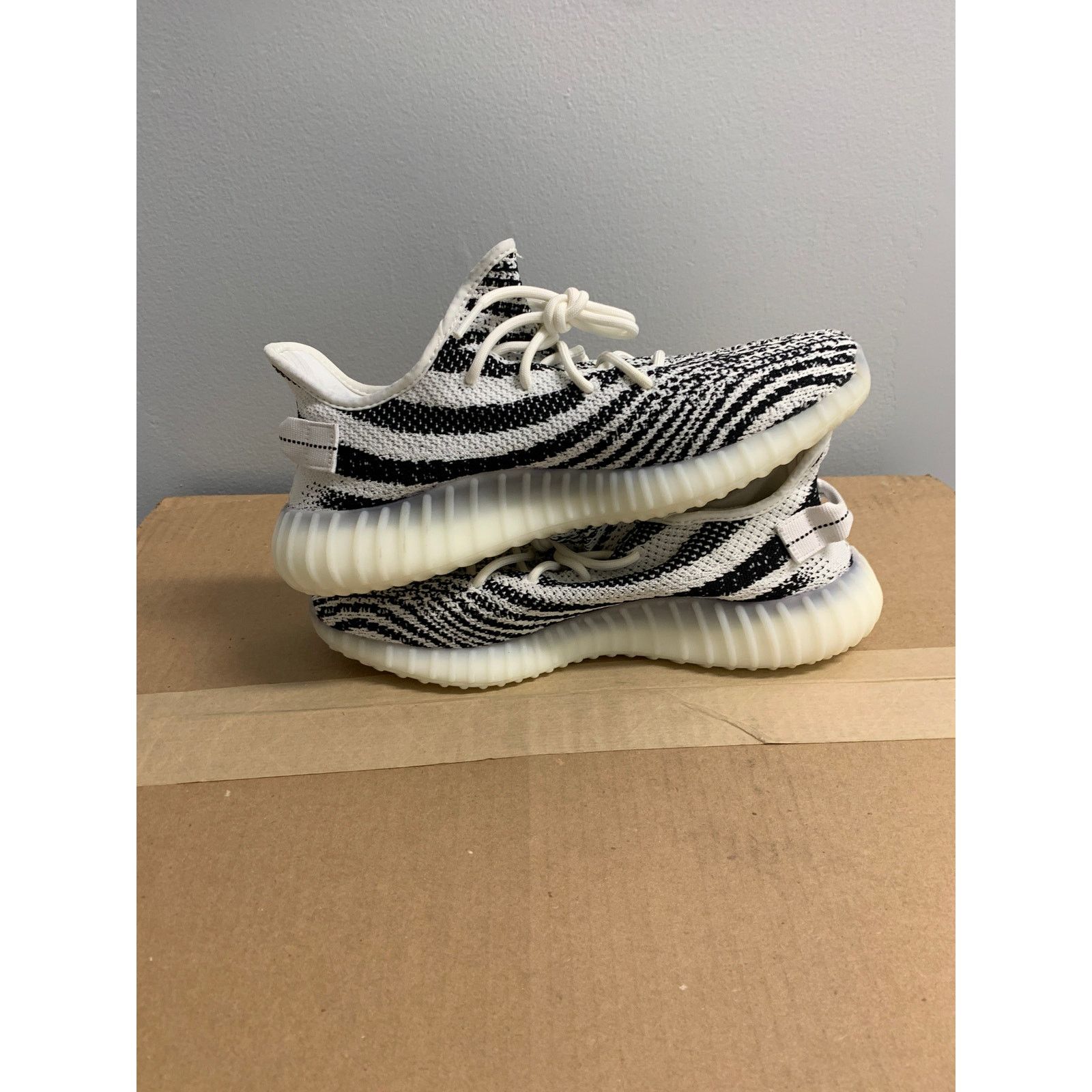 Adidas Adidas Yeezy 350 V2 Zebra 11.5 Brand New No Box Size US 11.5 / EU 44-45 - 5 Thumbnail