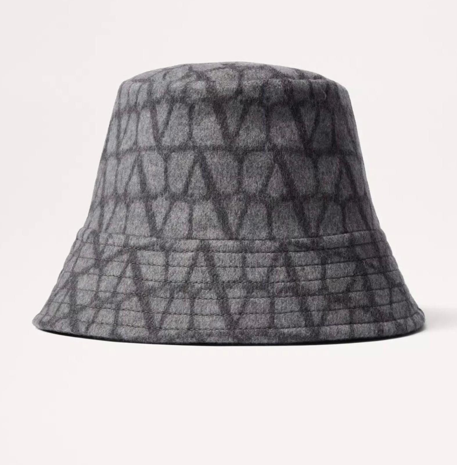 Valentino Valentino Toile Iconographe Reversible Bucket Hat Size M Size ONE SIZE - 1 Thumbnail