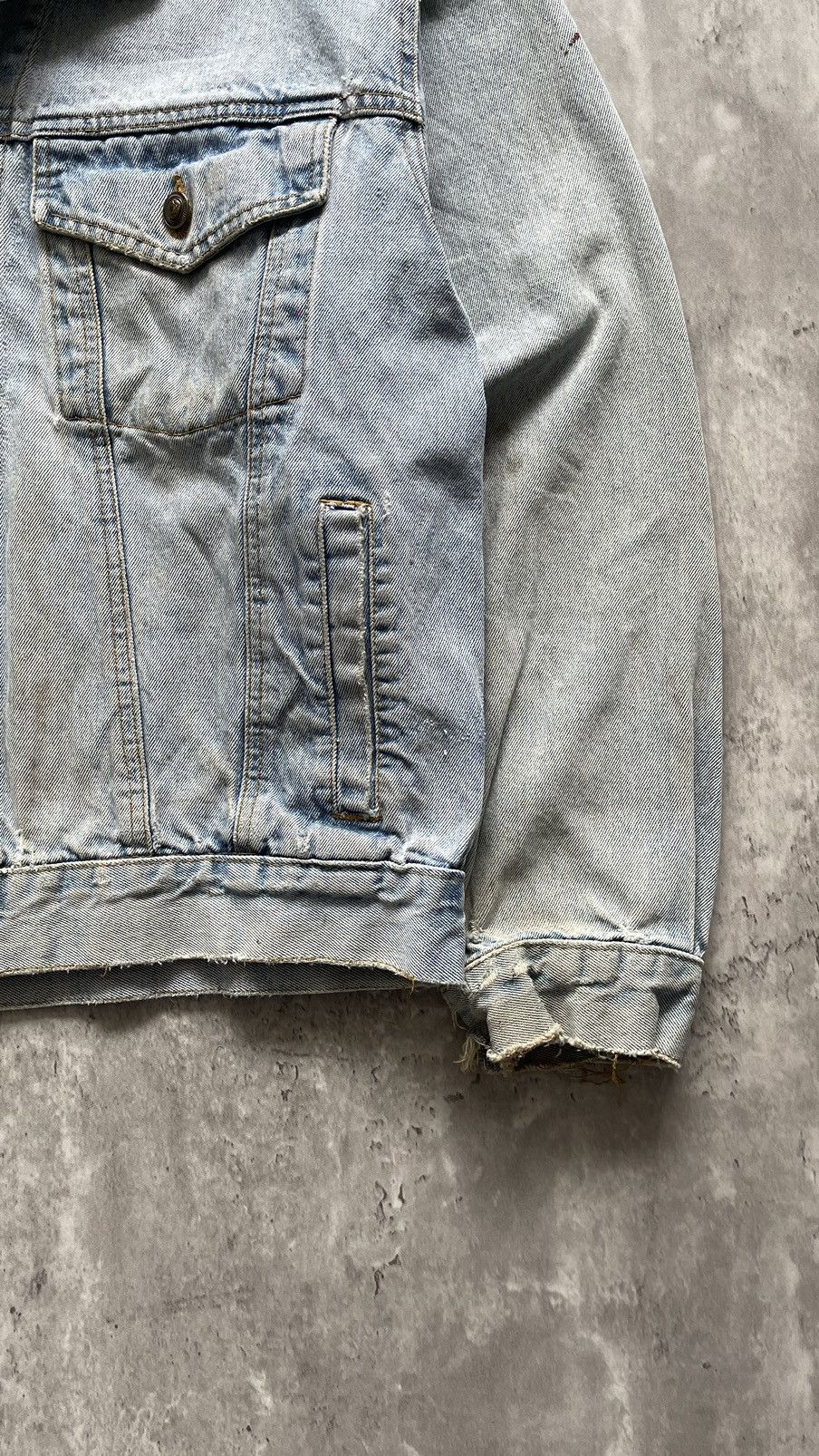 Japanese Brand × Levi's × Vintage VINTAGE 1990s FADED DISTRESSED DENIM JACKET Size US XL / EU 56 / 4 - 3 Thumbnail