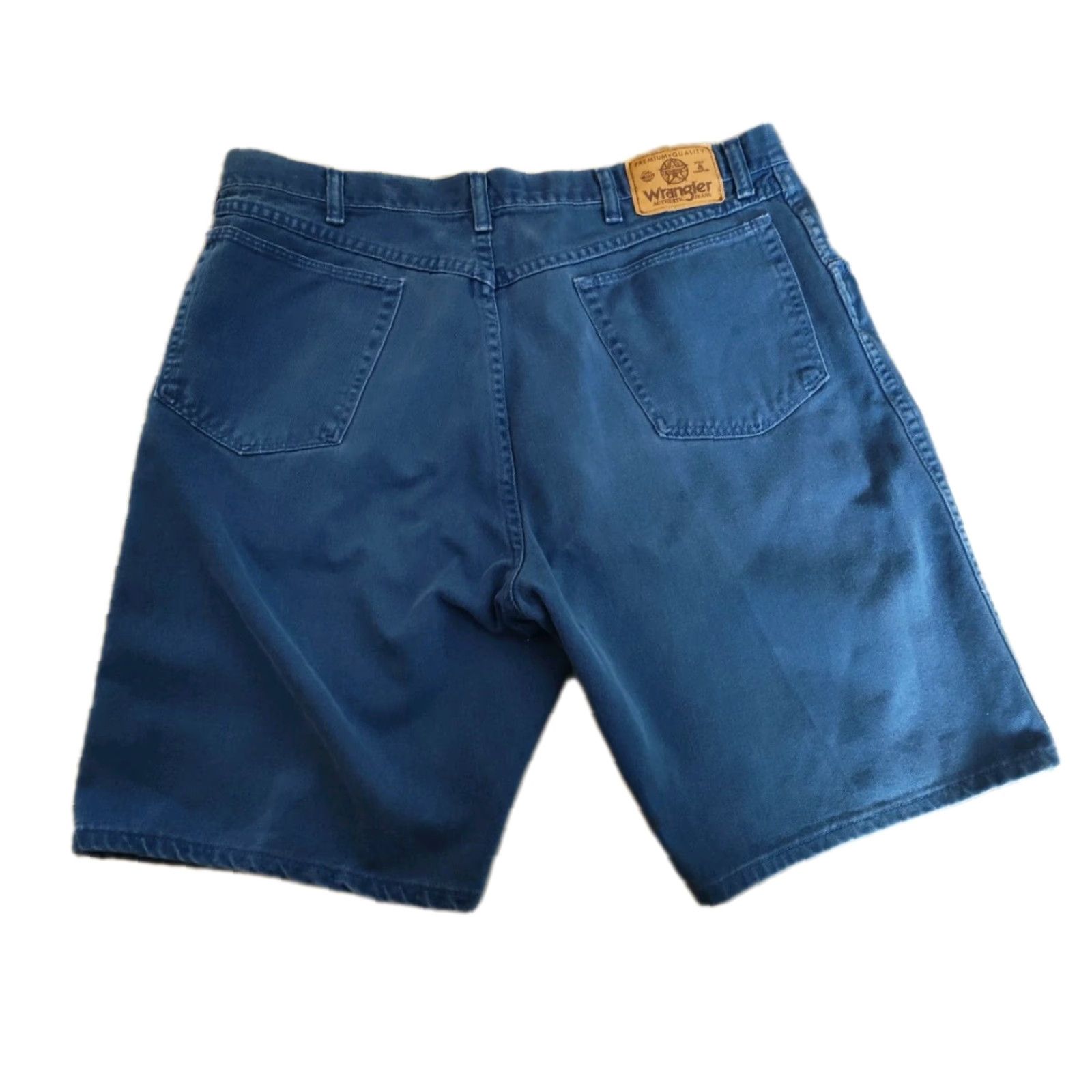 Wrangler VINTAGE Wrangler Men's Jean Shorts Bermuda 90s Casual Summer 36 Blue Retro US Made Size US 36 / EU 52 - 2 Thumbnail