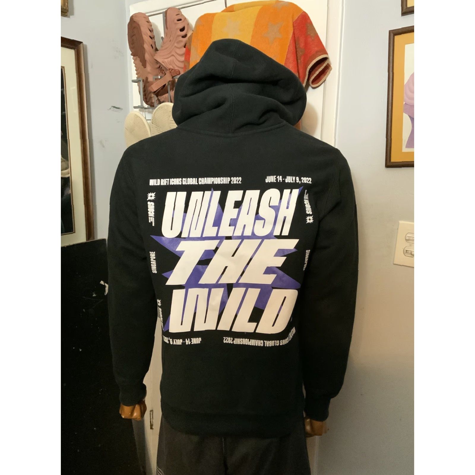 Vintage VINTAGE League Of Legends Wild Rift Icons Global Championship Unleash The Wild Hoodie S Mens Black Pullover Small Size US S / EU 44-46 / 1 - 8 Thumbnail