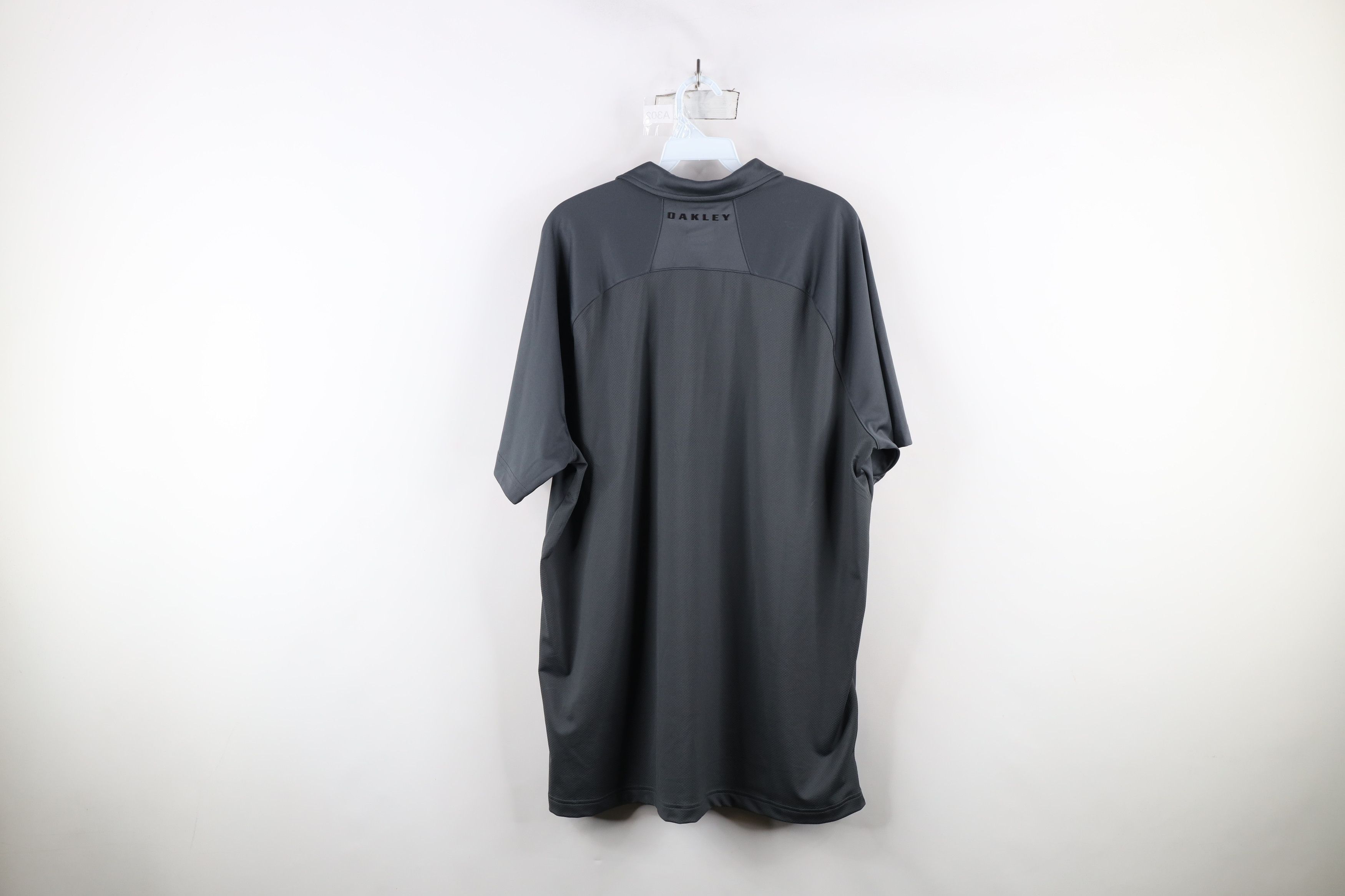 Oakley × Vintage Deadstock Vintage Y2K Oakley Logo Short Sleeve Golf Polo Size US XXL / EU 58 / 5 - 15 Thumbnail