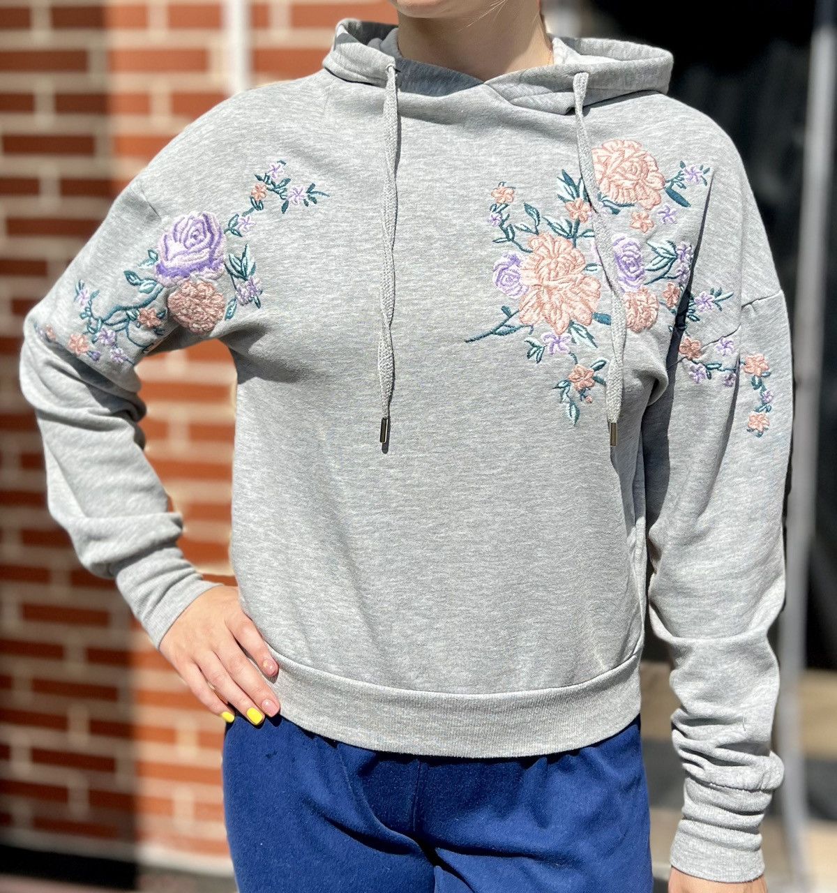H&M H&M Gray Womens Floral Embroidered Hoodie Sweatshirt XS Size XS / US 0-2 / IT 36-38 - 1 Thumbnail