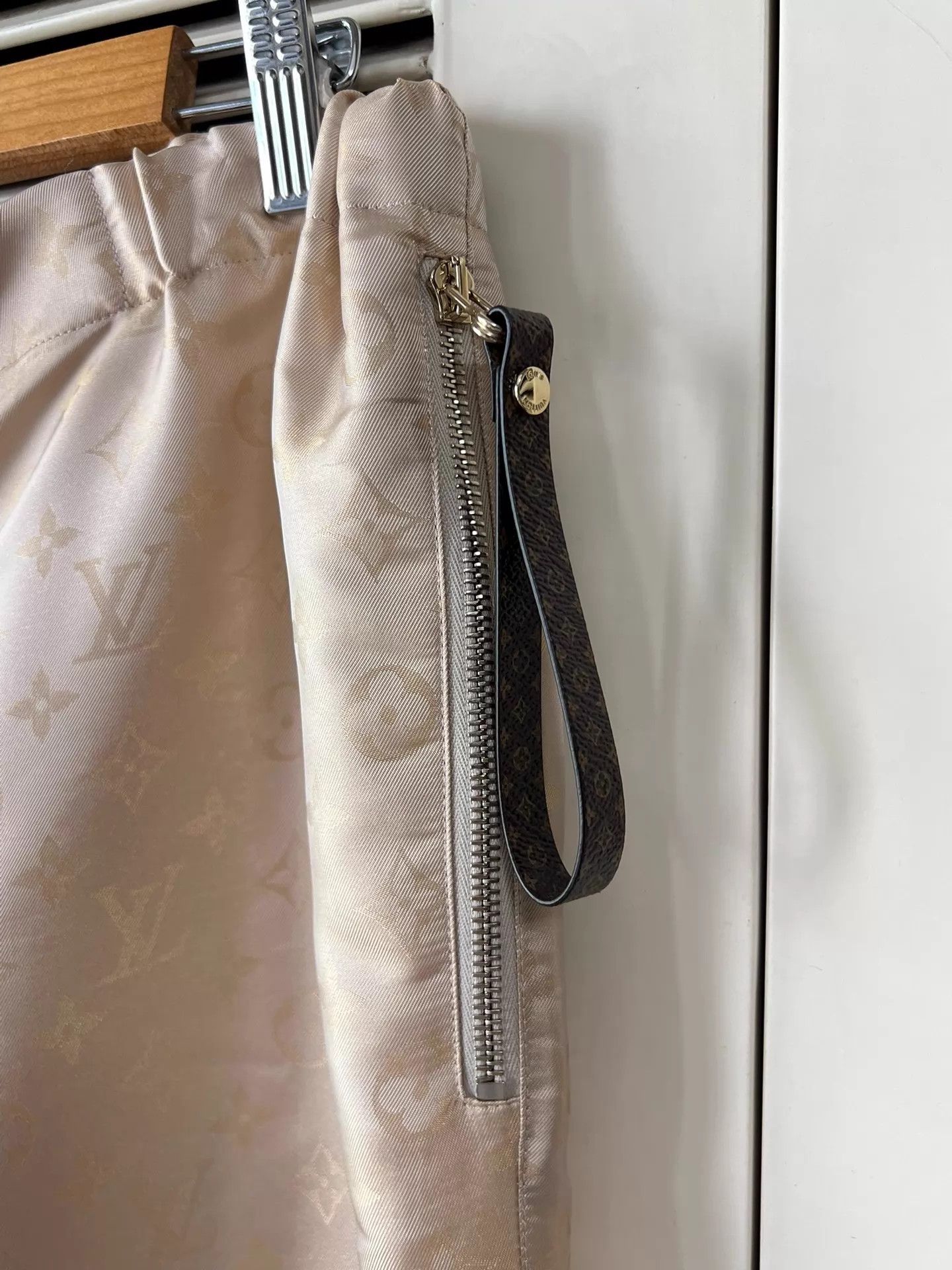 Louis Vuitton Louis Vuitton Gold Monogram Track Pants Women's 38 Size 27" / US 4 / IT 40 - 4 Thumbnail