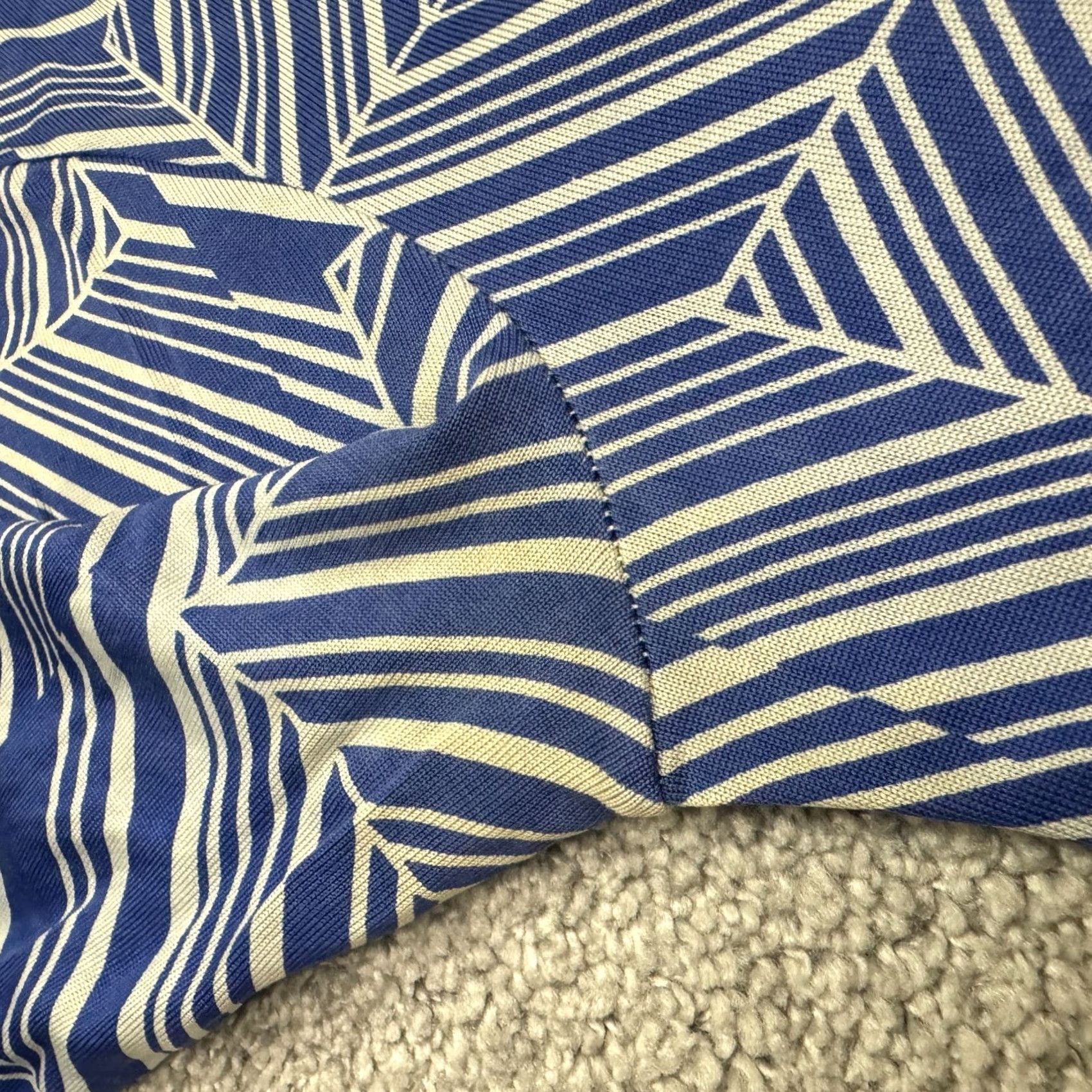 Diane von Furstenberg Diane von Furstenberg Silk Midi Wrapped Dress Womens 4 Blue White Geometric Dress Satin Silk Midi Wrap Geometric Blue Women Size S / US 4 / IT 40 - 6 Thumbnail