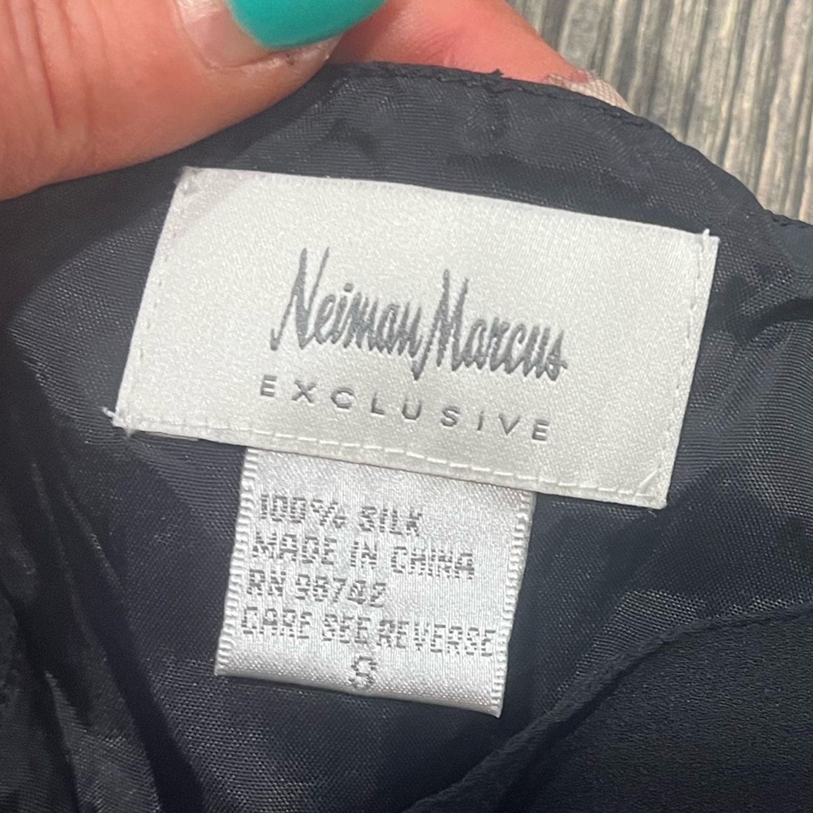 Neiman Marcus Neiman Marcus Womens Silk Blouse Top Sleeveless Round Neck S Size S / US 4 / IT 40 - 2 Thumbnail