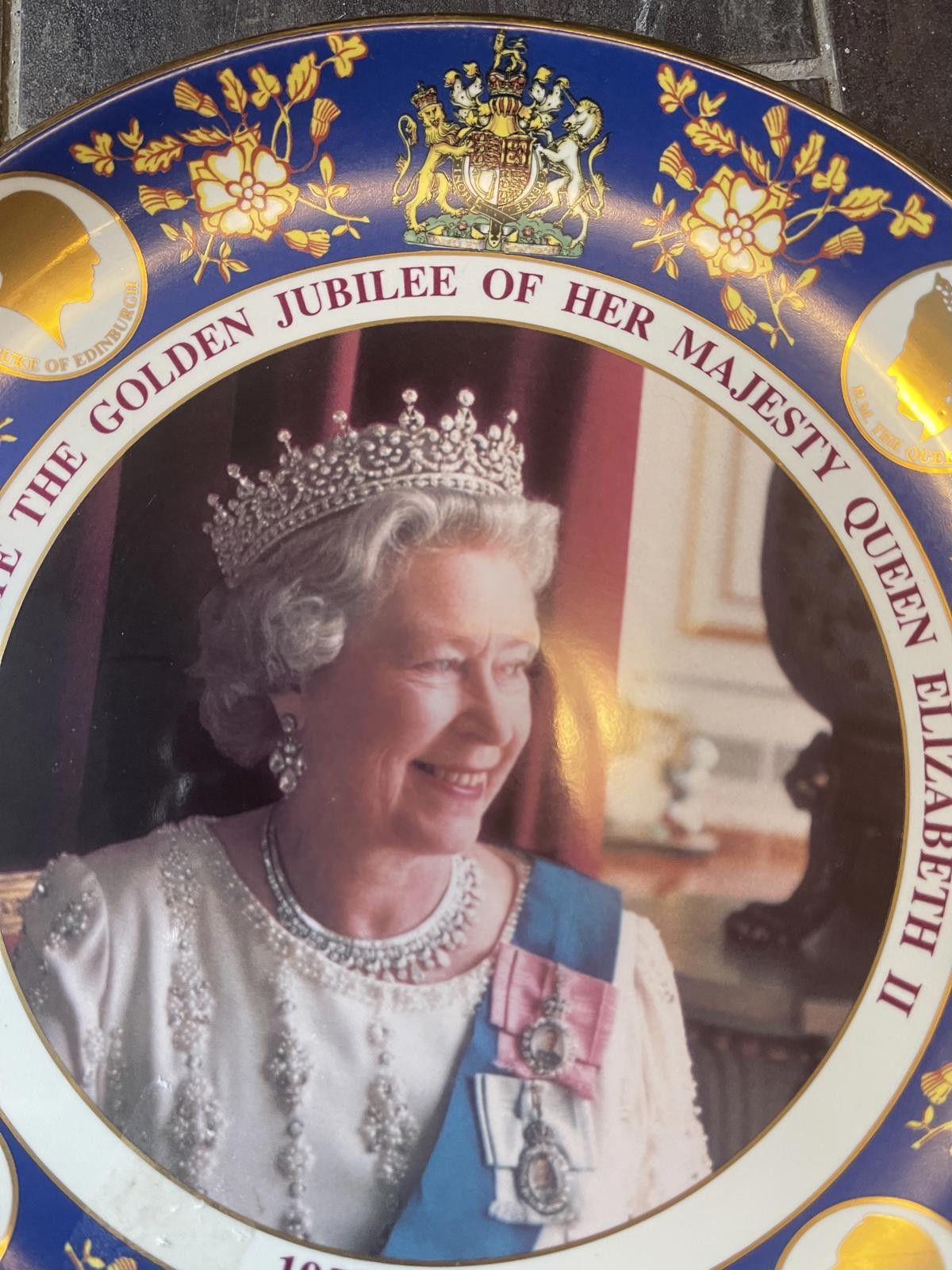 Designer Queen Elizabeth Golden Jubilee plate Size ONE SIZE - 4 Thumbnail