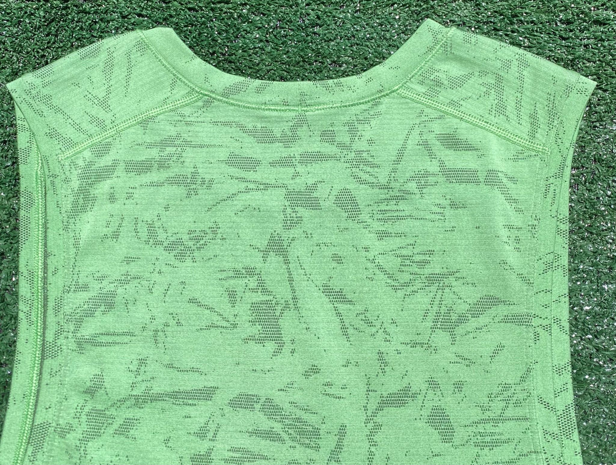 Lululemon Lululemon Metal Vent Neon Green Patterned Tank Top Small Size US S / EU 44-46 / 1 - 5 Thumbnail