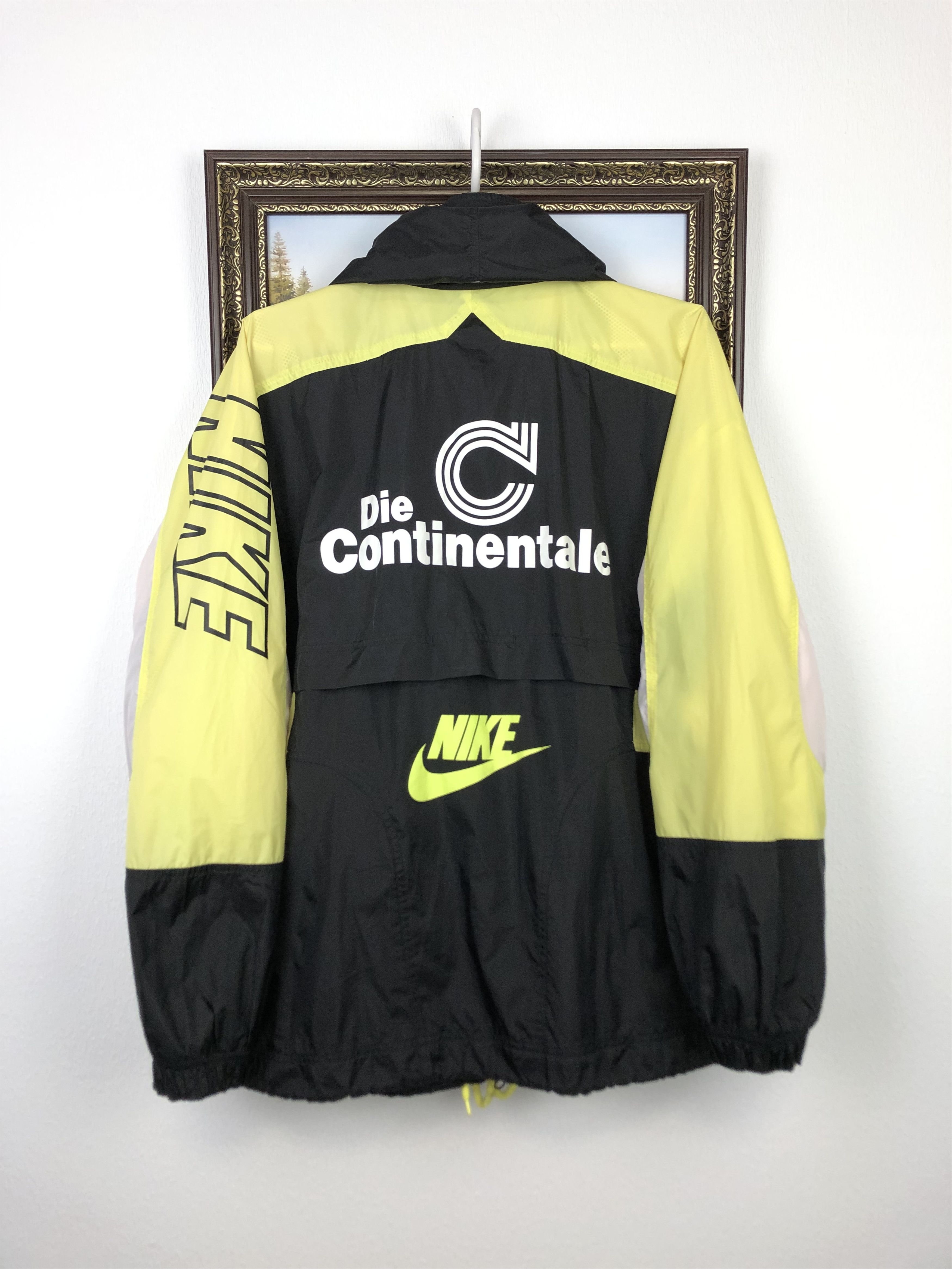 Nike Vintage Nike Borussia Dortmund Football Jacket Windbreaker Size US M / EU 48-50 / 2 - 13 Thumbnail