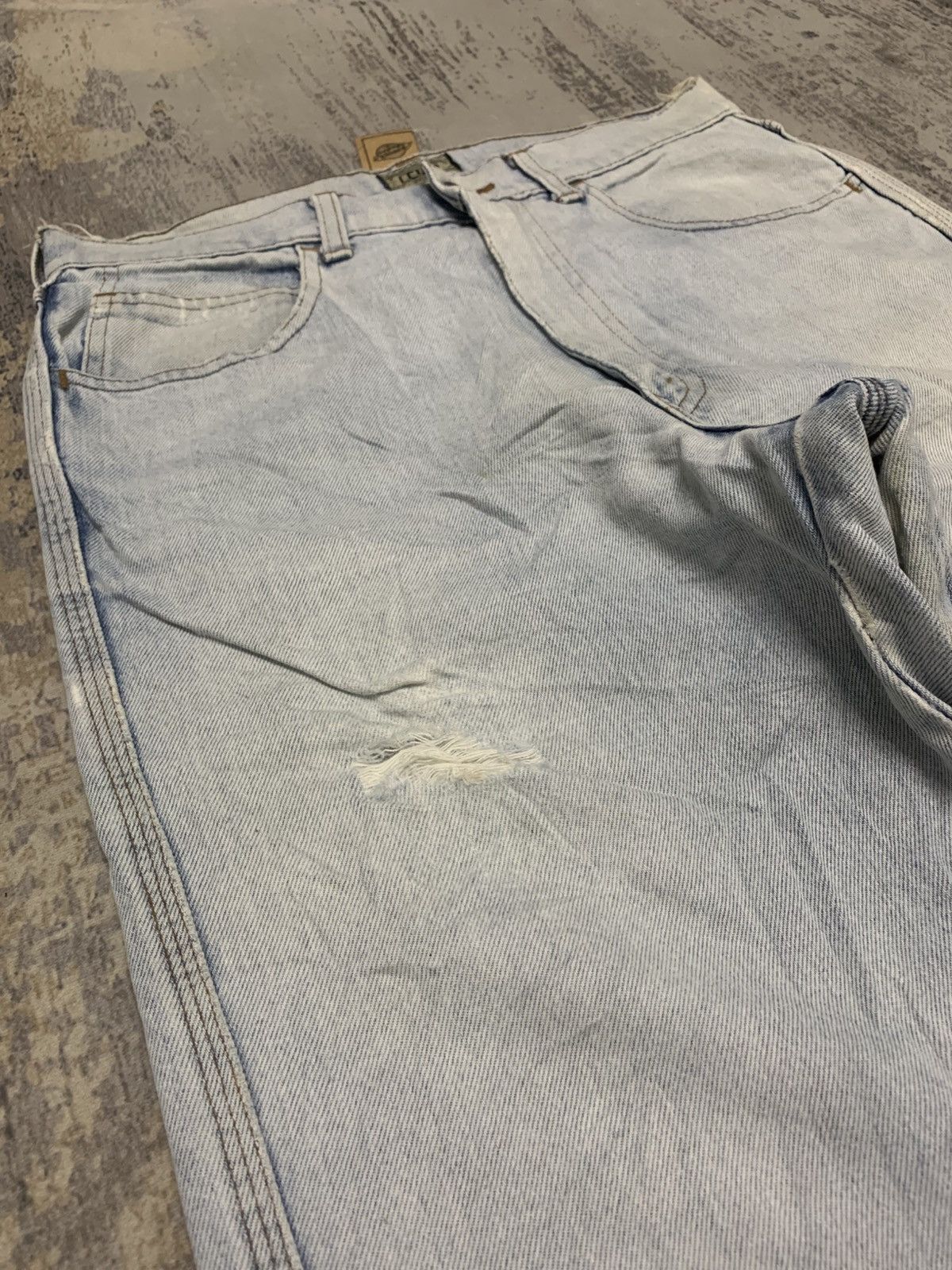 Levi's Vintage Levi's 636 Light Wash Distressed Straight Leg Jeans Size US 30 / EU 46 - 5 Thumbnail