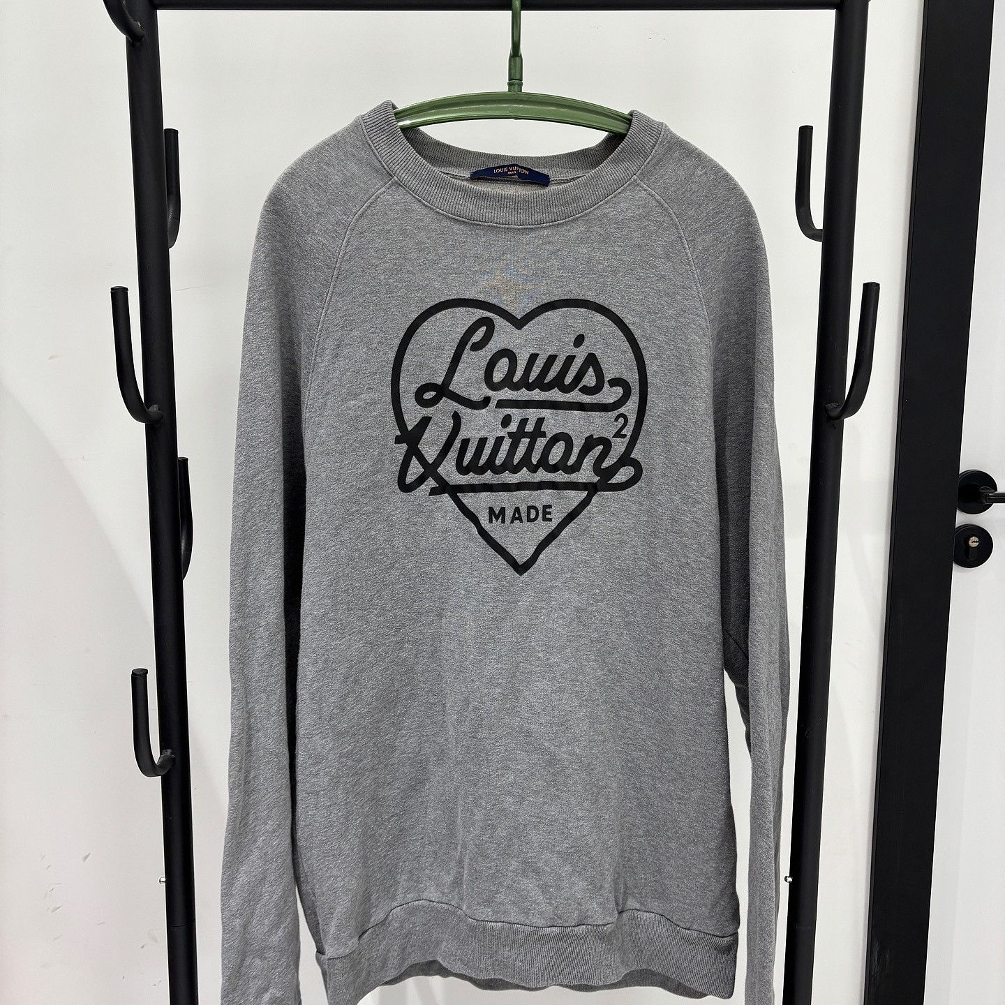 Louis Vuitton Louis Vuitton Heart Logo Sweatshirt Size L Size US L / EU 52-54 / 3 - 1 Thumbnail