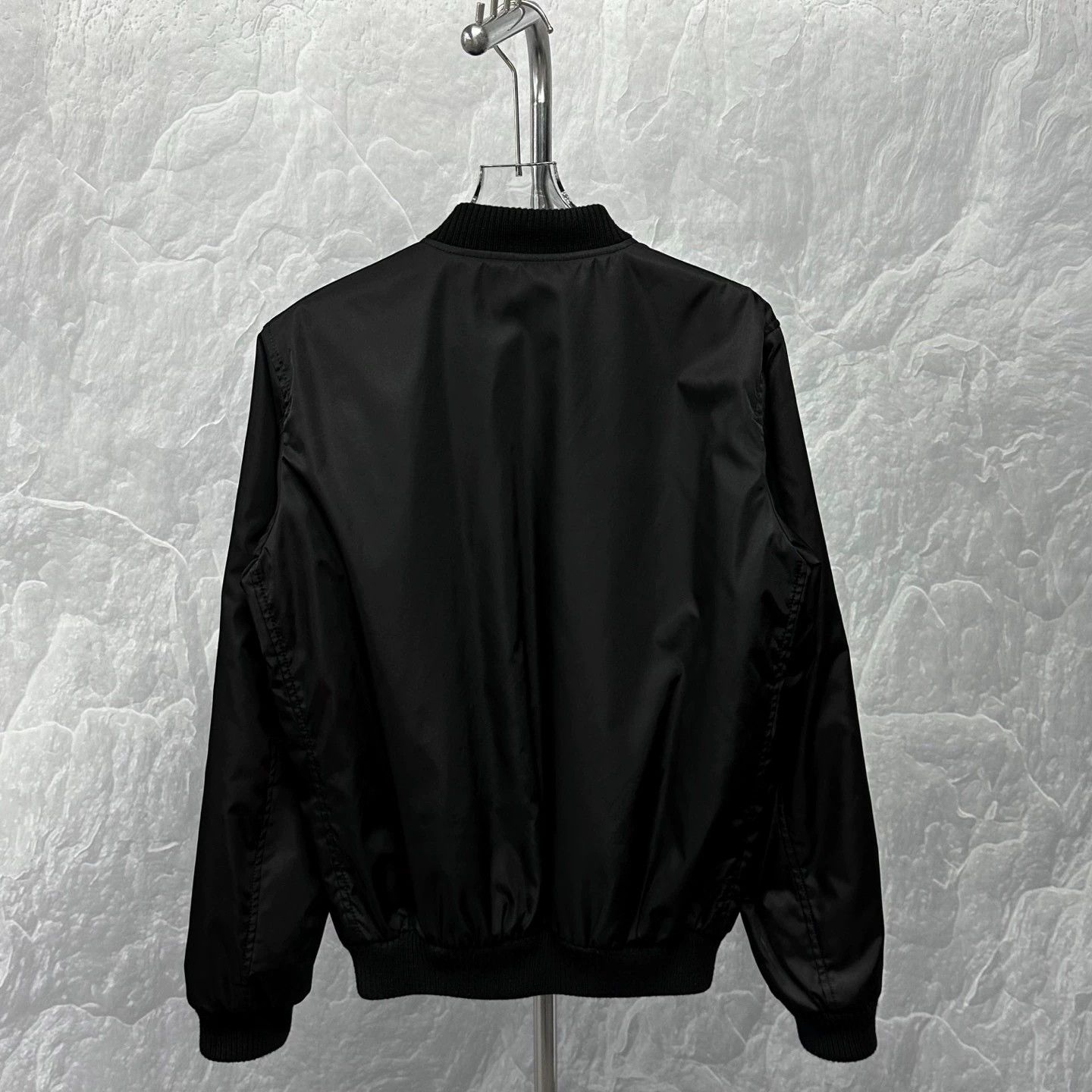 Prada prada metal triangle logo zip jacket Size US L / EU 52-54 / 3 - 2 Thumbnail