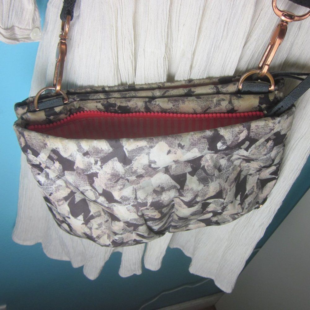 Lululemon Lululemon Hip to be Free Crossbody Bag Removable Strap "Myst Size ONE SIZE - 11 Thumbnail