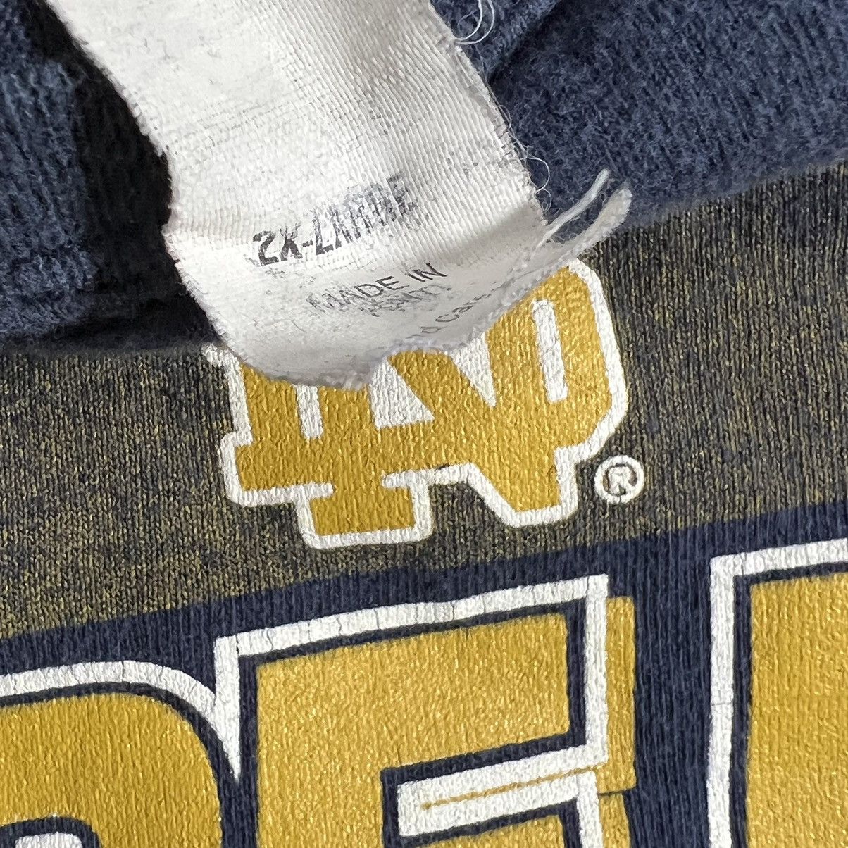 Vintage Vintage Notre Dame Fighting Irish Football Tshirt Size 2XL Size US XXL / EU 58 / 5 - 3 Thumbnail