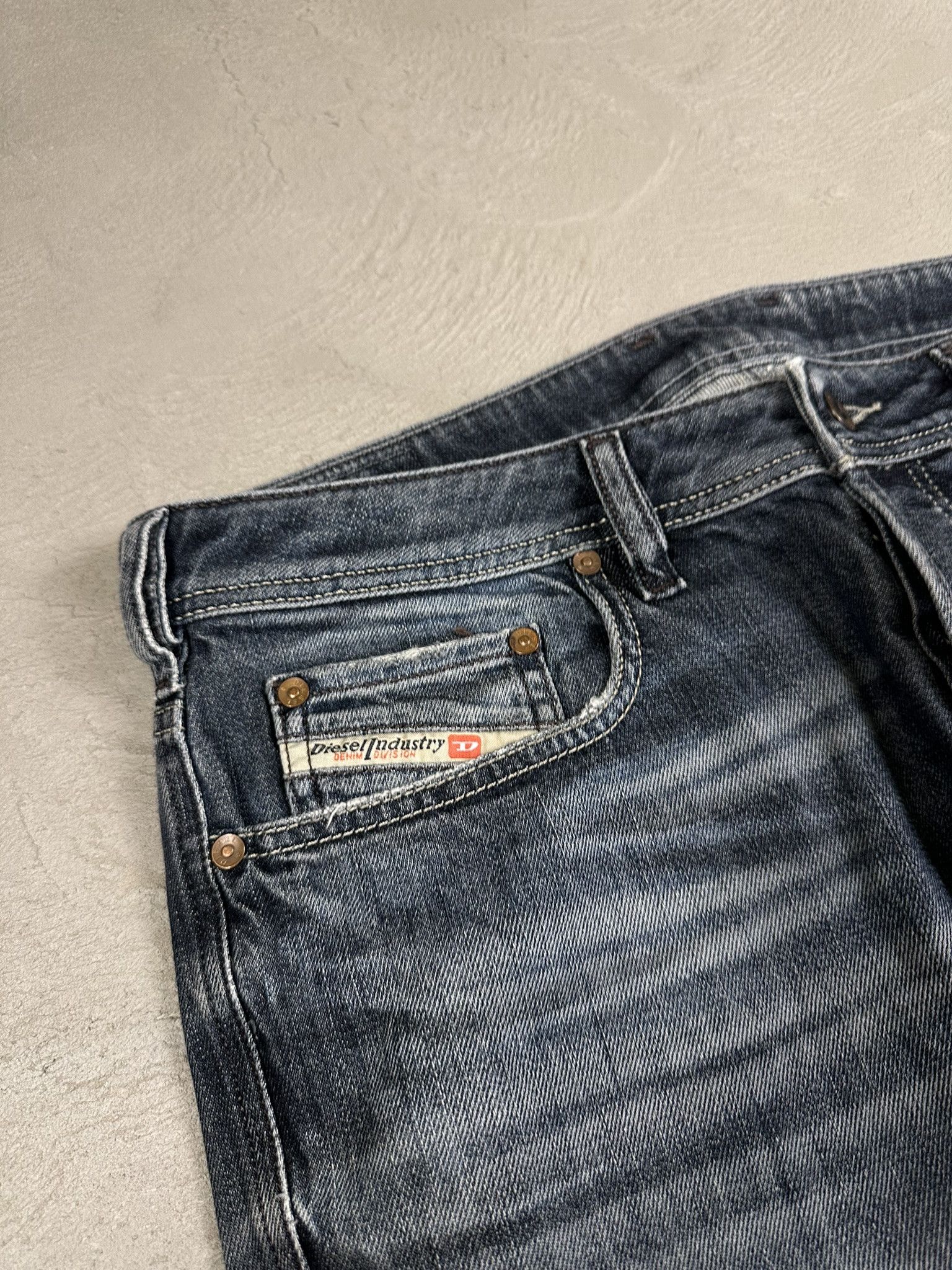 Diesel Vintage Y2k Diesel Flaired Bootcut Faded Jeans Size US 32 / EU 48 - 4 Thumbnail