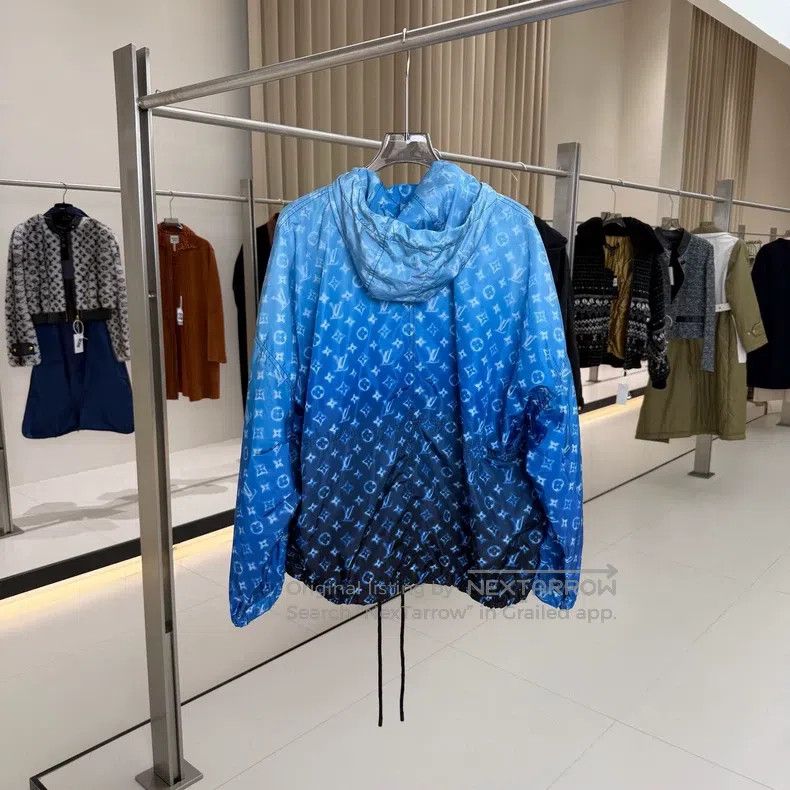 Louis Vuitton Louis Vuitton Gradient blue full print assault jacket Size XXS / US 00 / IT 34 - 2 Thumbnail