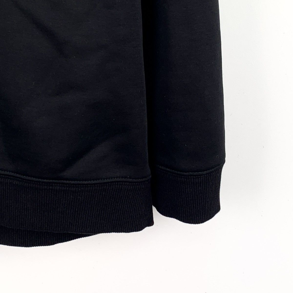 Chanel Chanel Long Sleeve Sweatshirt with Back Button Design K26WX Size M / US 6-8 / IT 42-44 - 4 Thumbnail