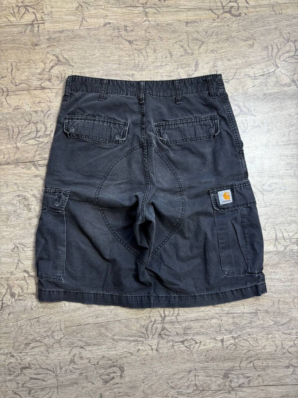 Carhartt Carhartt Bermuda Cargo baggy camo Shorts Size US 30 / EU 46 - 1 Thumbnail