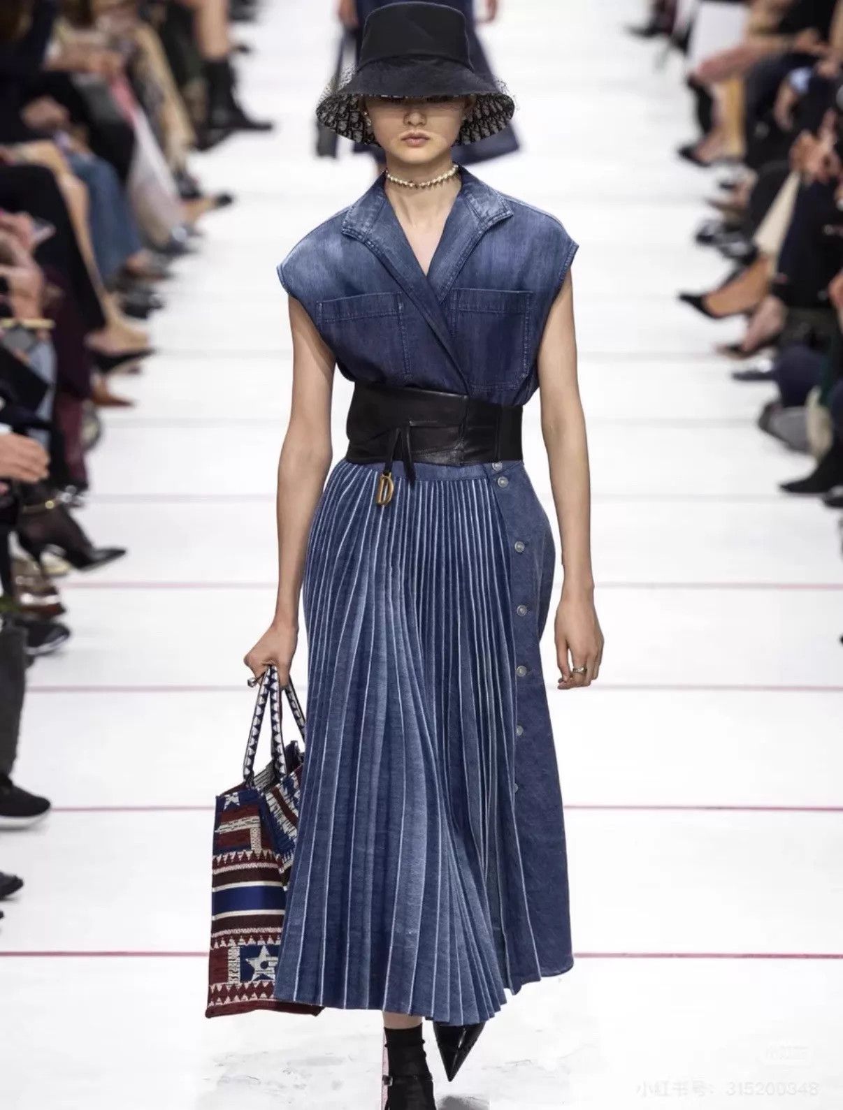 Dior Dior Runway Denim Pleated High-Waist Skirt F36 Size 26" / US 2 / IT 38 - 7 Thumbnail
