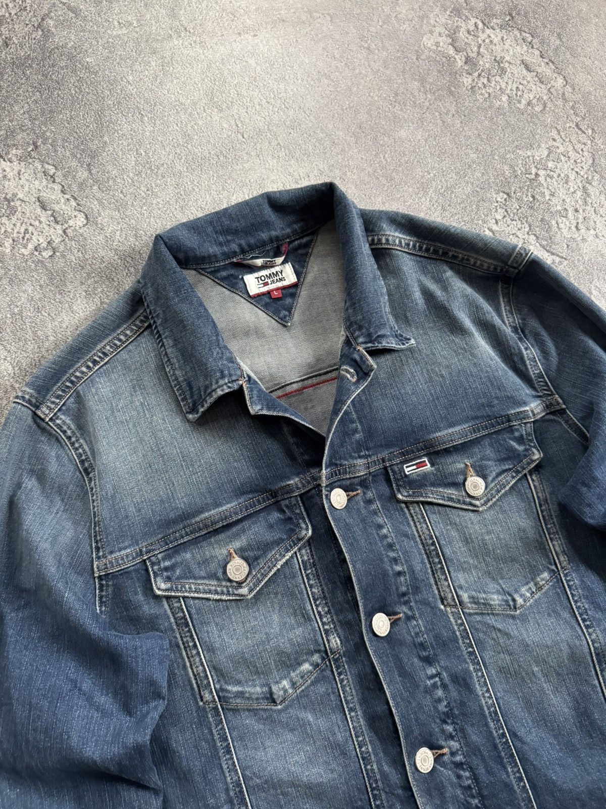 Tommy Hilfiger Tommy Hilfiger L blue denim trucker jacket button bomber Size US L / EU 52-54 / 3 - 2 Thumbnail