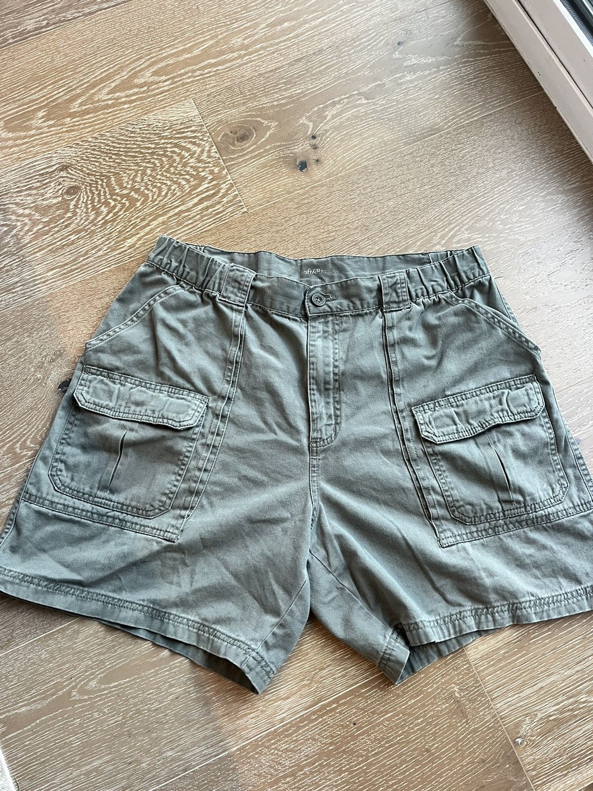 Croft & Barrow Grey Croft & Barrow Cargo Shorts Size US 36 / EU 52 - 1 Thumbnail