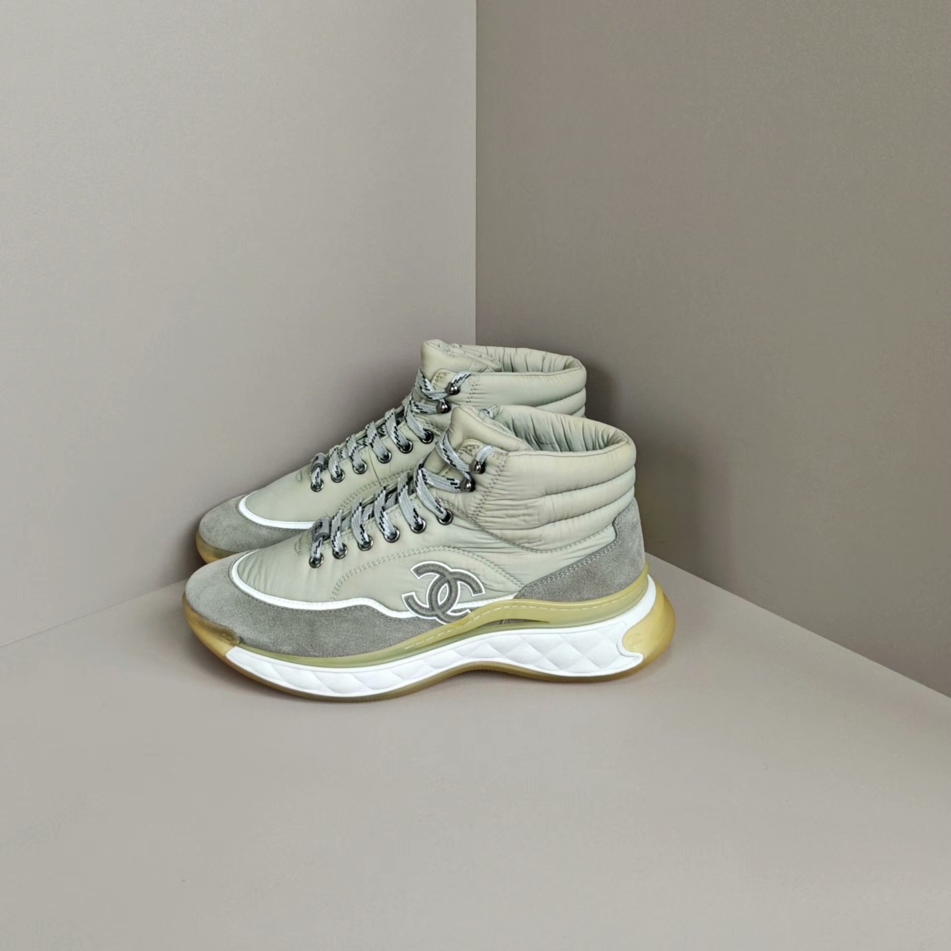 Chanel Chanel Casual Lowtop Sneakers 8 Men Size US 8 / EU 41 - 1 Thumbnail