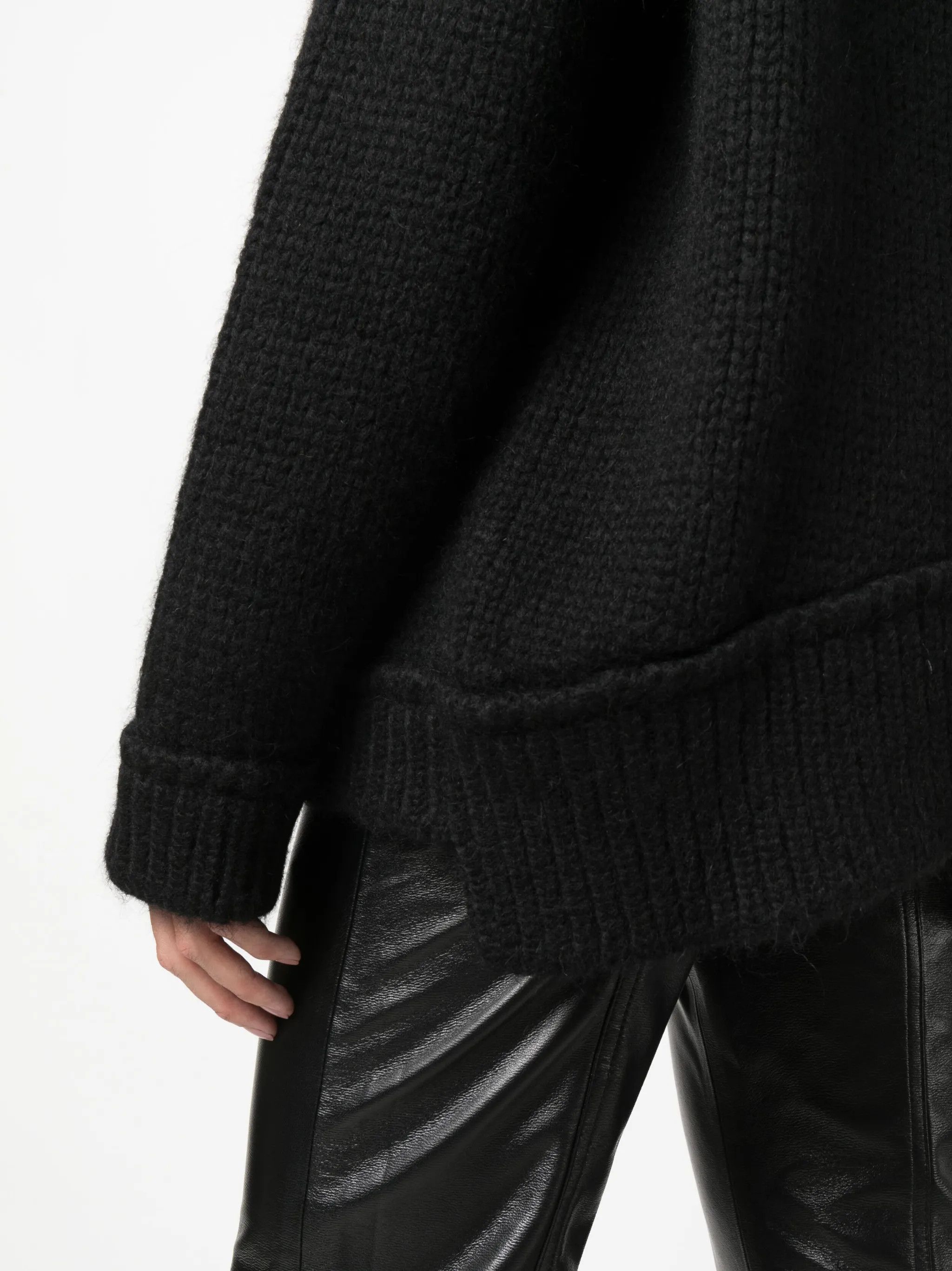 Tom Ford o1w1db10225 TSJ519 V-neck Sweater in Black Size S / US 4 / IT 40 - 5 Thumbnail