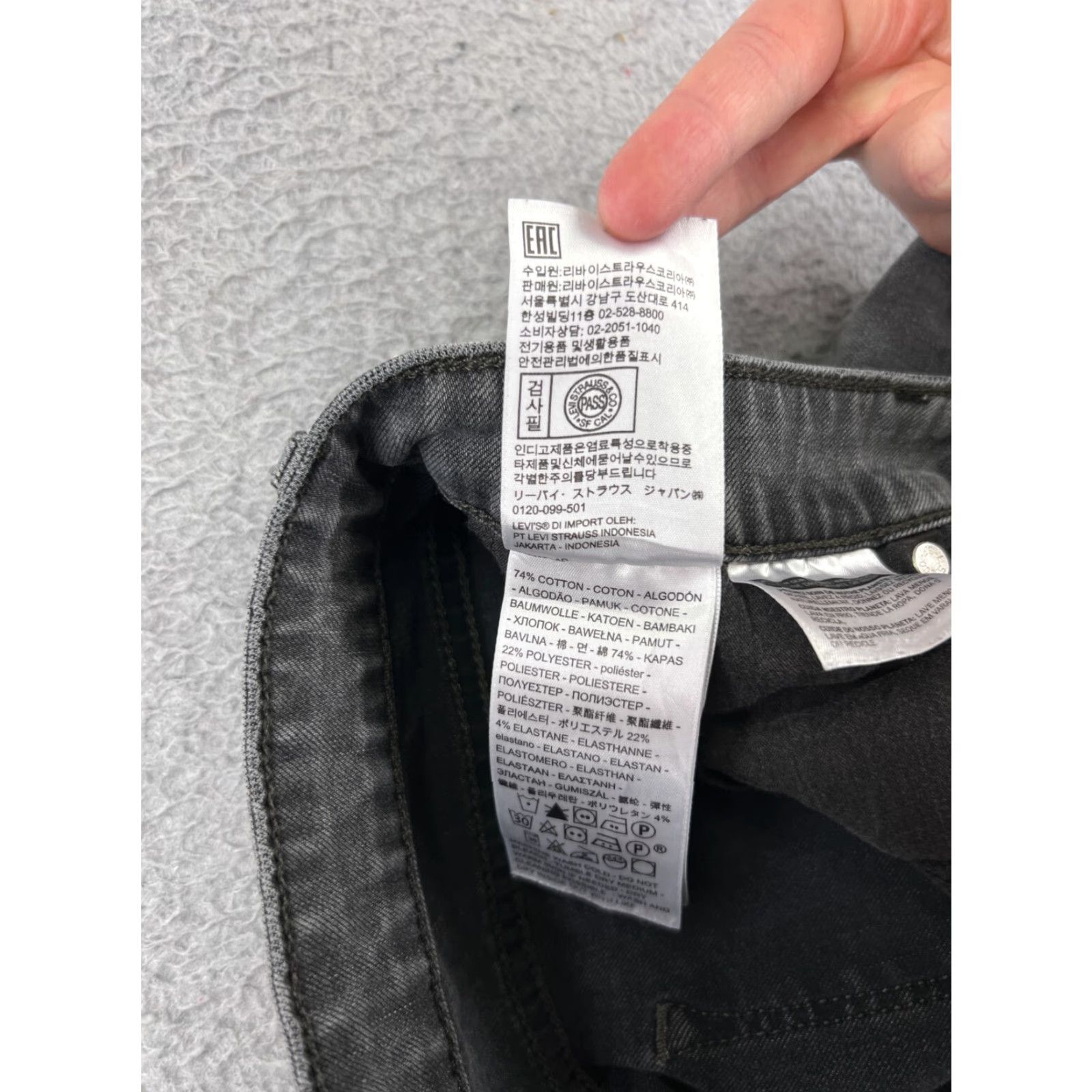 Levi's Levi's Women's Denim Jeans Skinny Fit 28 Black 700 Series High Rise Taper Fall Womens Size 28" / US 6 / IT 42 - 6 Thumbnail