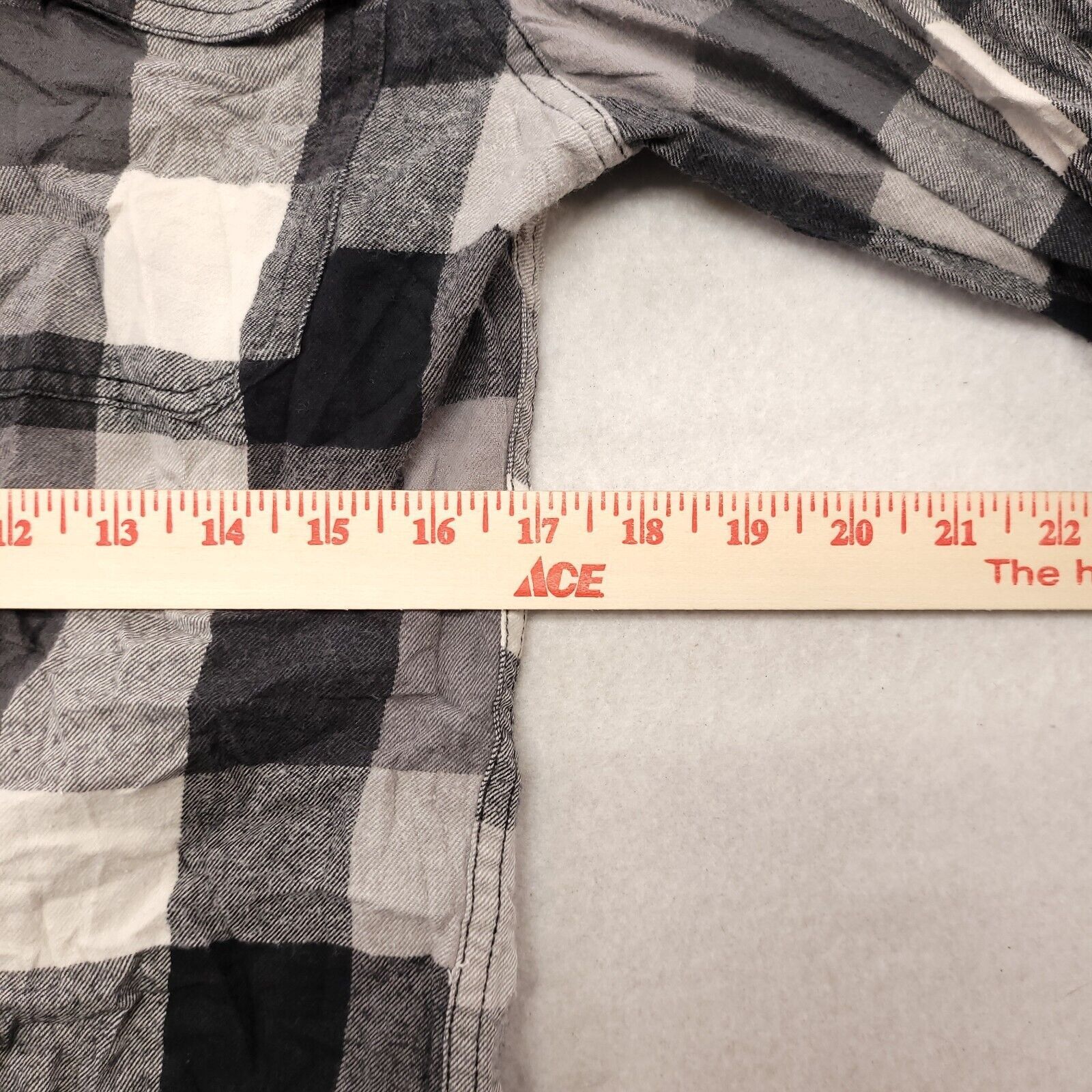 Mossimo Mossimo Gingham Flannel Button Up Shirt Mens Size S Gray Size US S / EU 44-46 / 1 - 9 Thumbnail