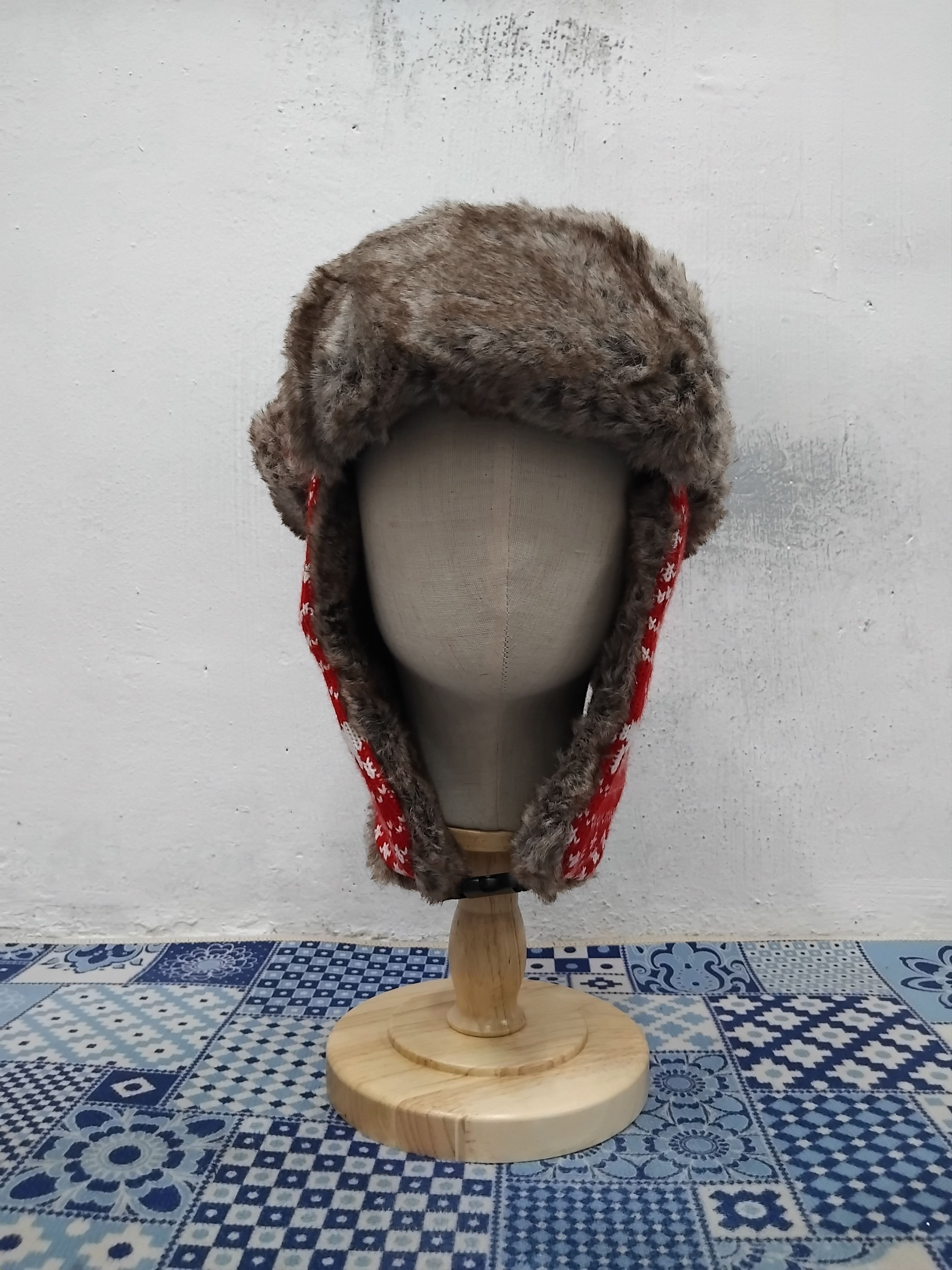 Japanese Brand 💥Unbranded winter season red colour hat Size ONE SIZE - 3 Thumbnail