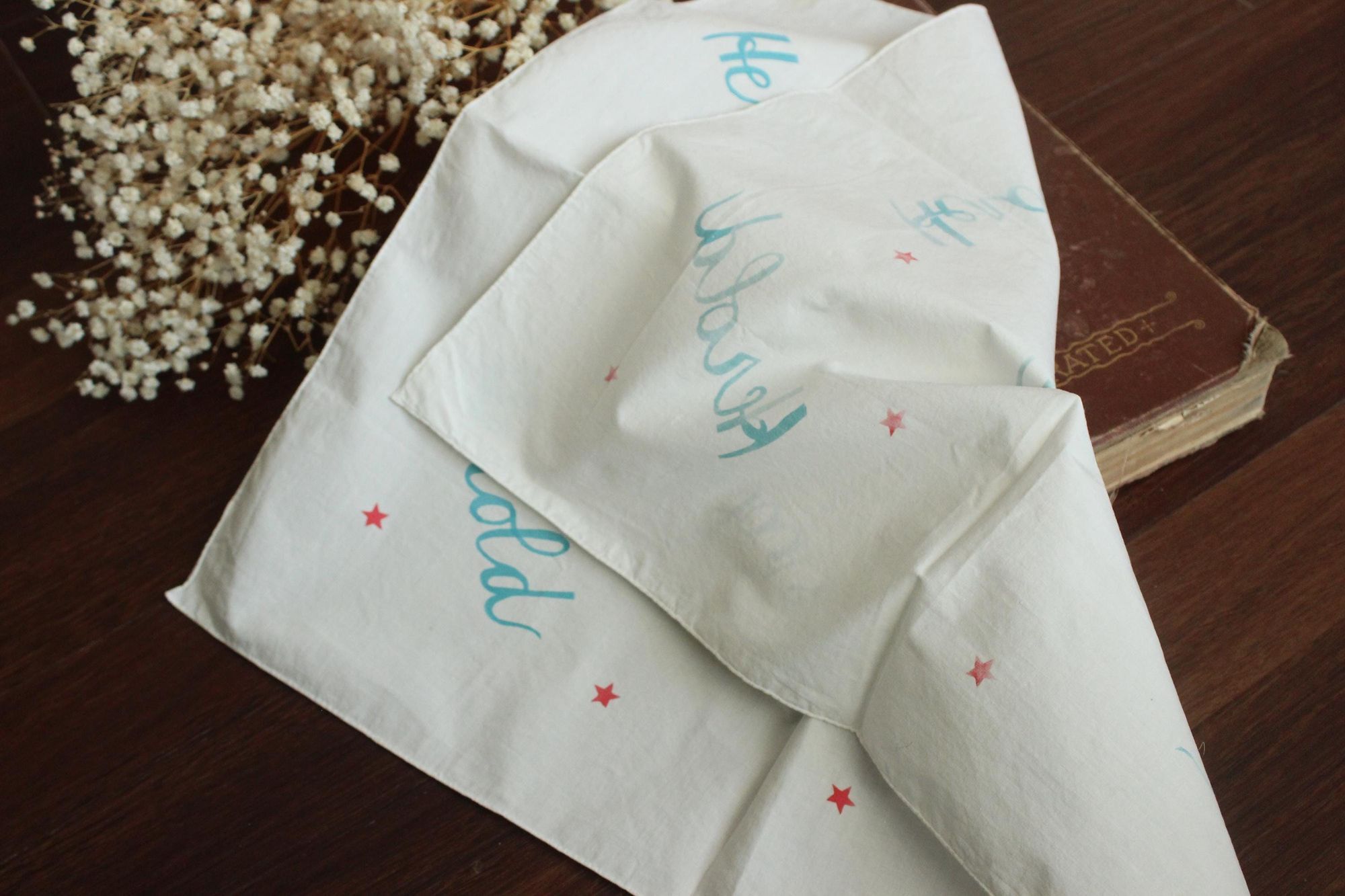 Vintage Vintage 1950s Men's Handkerchief, Herold White Cotton with B Size ONE SIZE - 9 Thumbnail