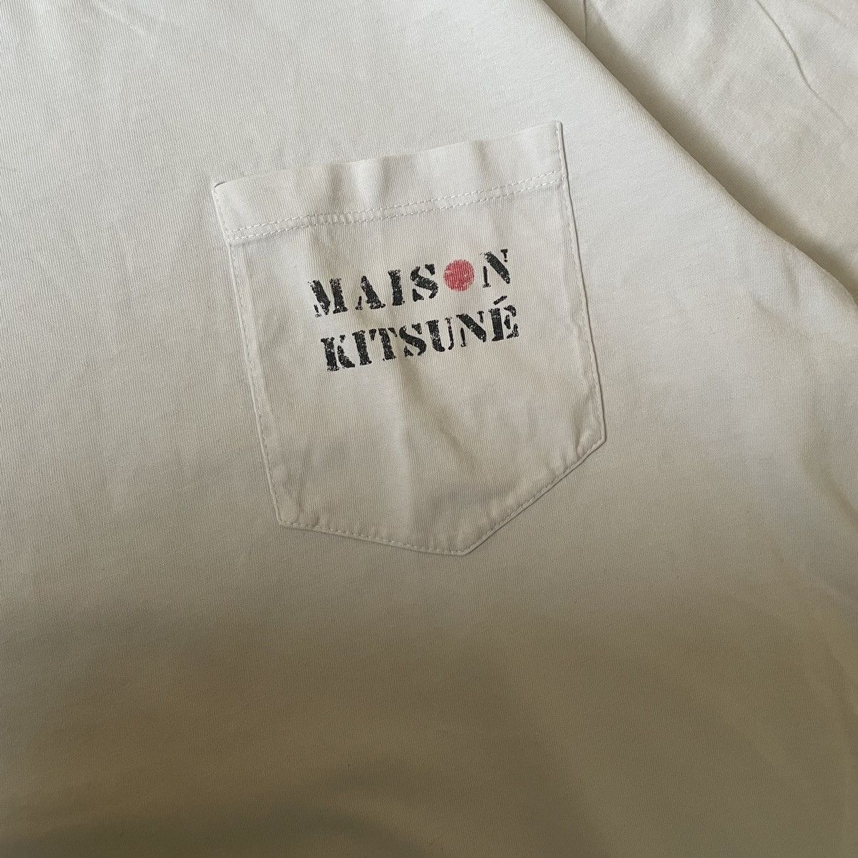 Designer × Maison Kitsune Maison Kitsune Basic White Pocket Logo T-Shirt Size US XL / EU 56 / 4 - 3 Thumbnail