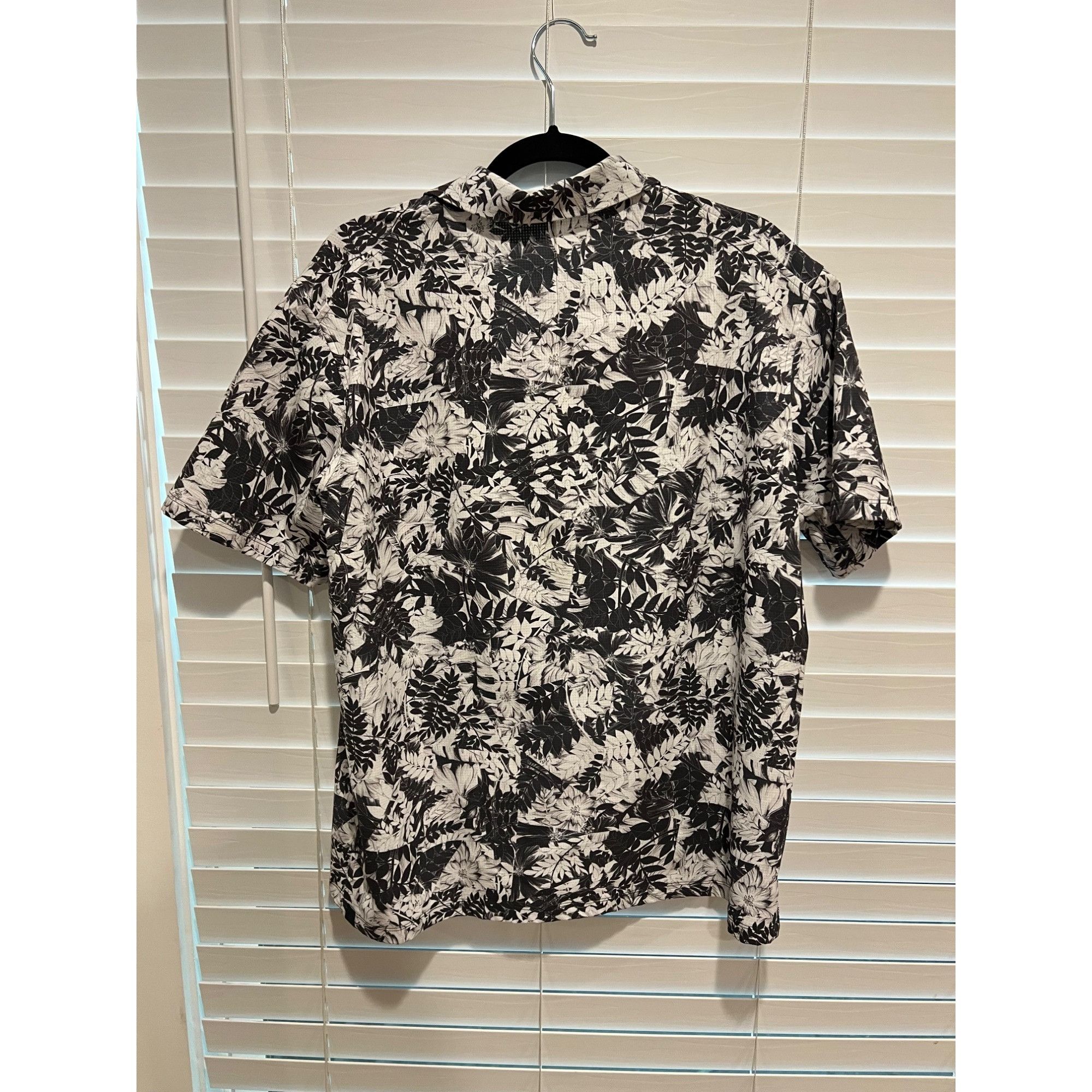 Lululemon Lululemon Short Sleeve Button Up Shirt - Size L Size US L / EU 52-54 / 3 - 4 Thumbnail