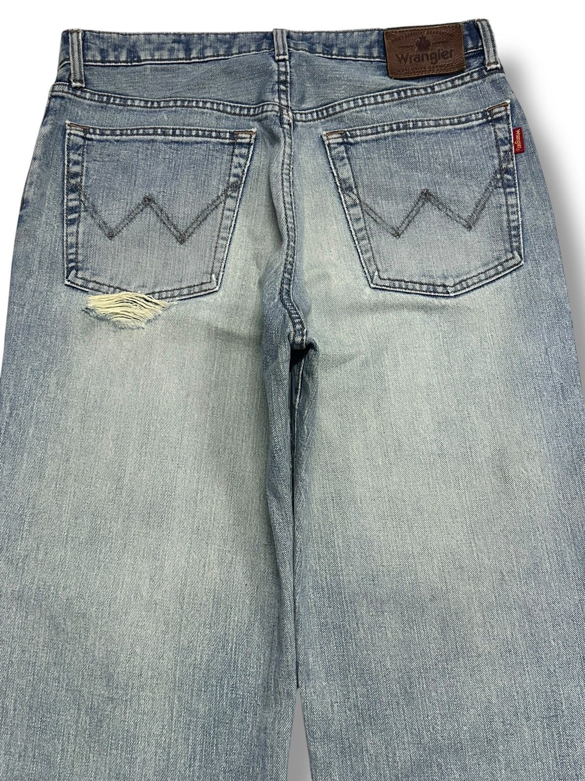 Wrangler Authentic Wrangler Baggy Jeans With Patch Distressed Faded Size US 31 - 5 Thumbnail