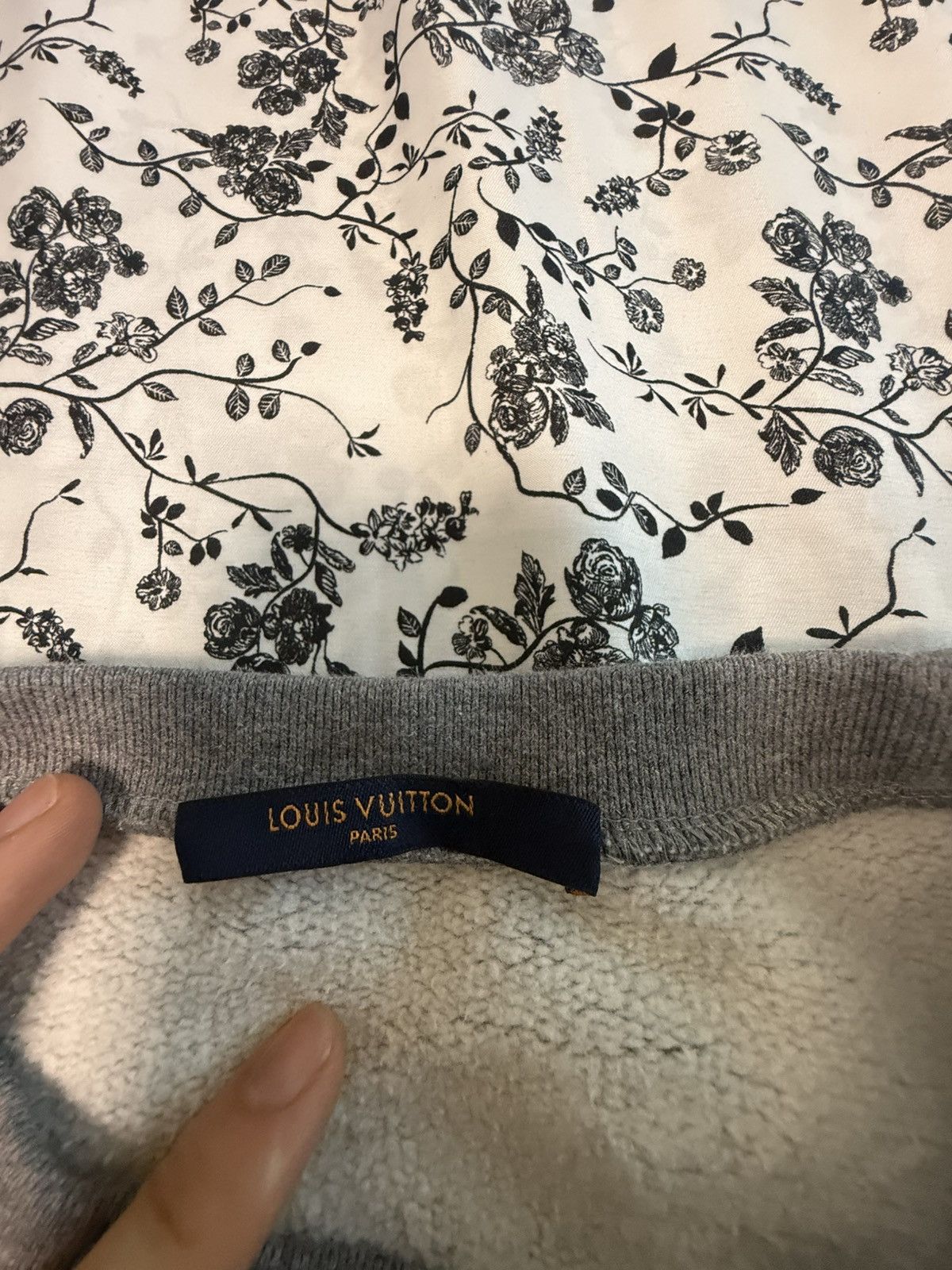 Louis Vuitton × Nigo Louis Vuitton x Nigo LV Logo Crewneck Sweater Size US M / EU 48-50 / 2 - 4 Thumbnail